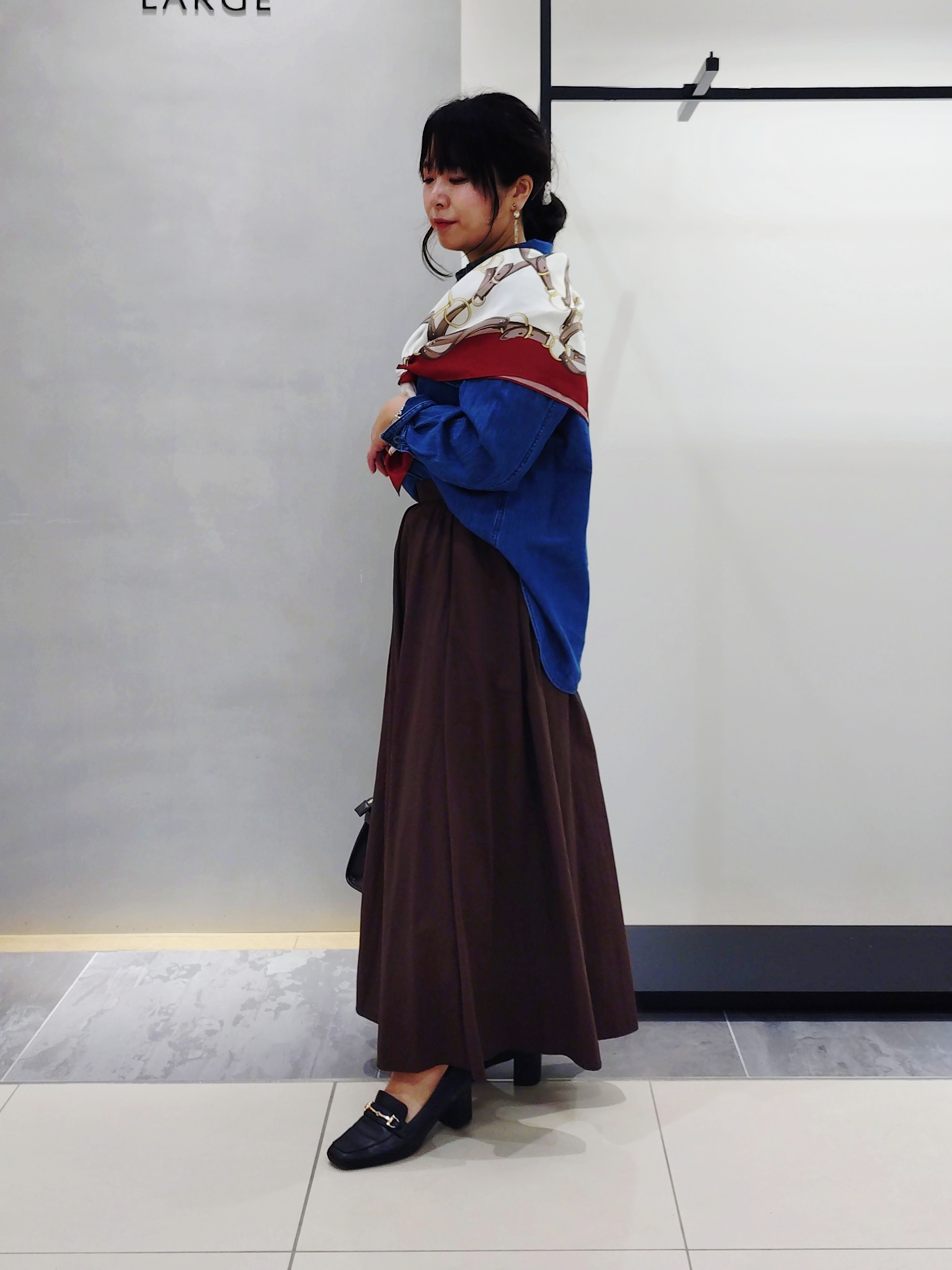 TOMOMIさんの「INDIVI｜【撥水／裏地なし軽量】ギャザーボリュームスカート」を使ったコーディネート