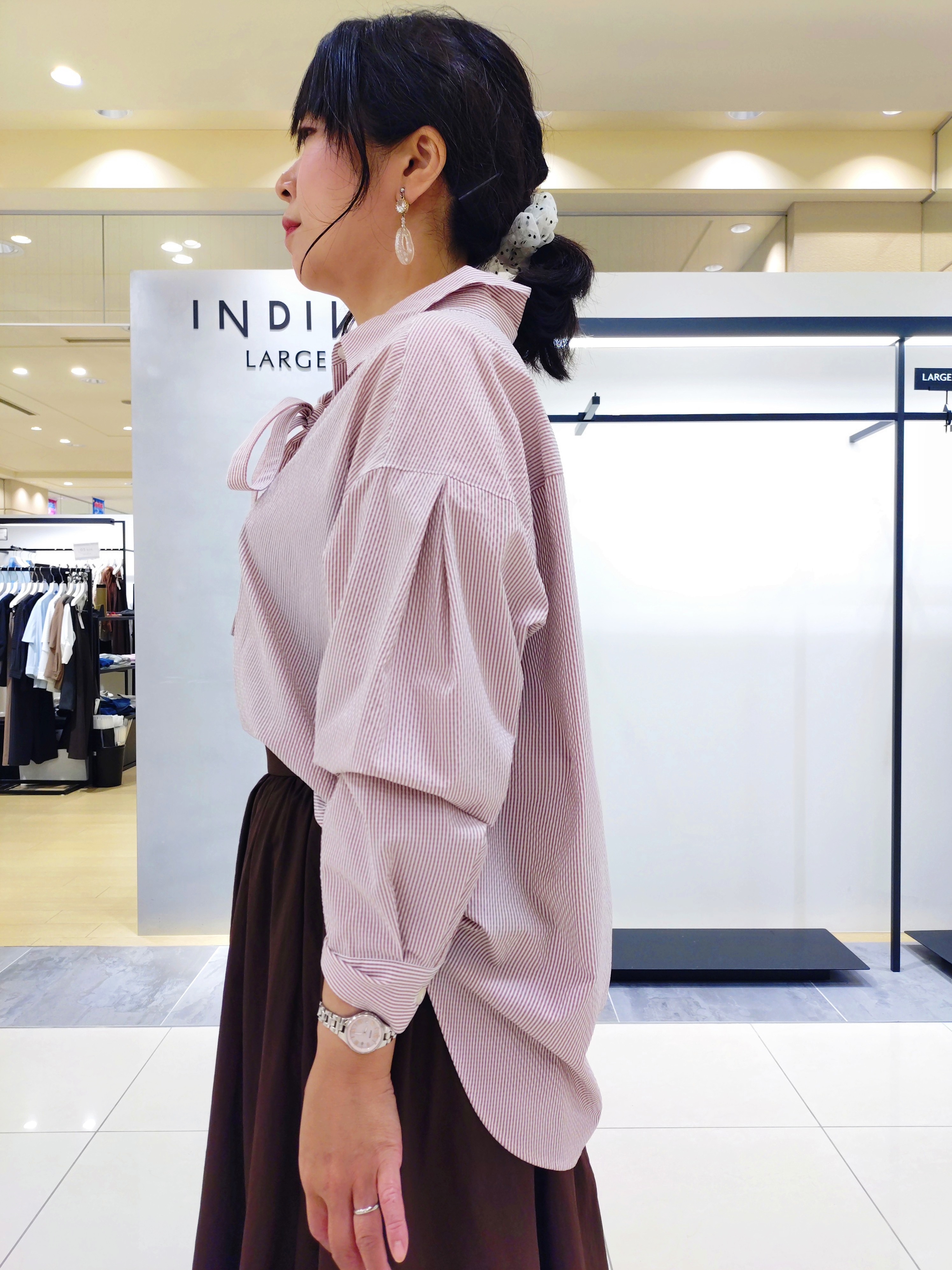 TOMOMIさんの「INDIVI｜【撥水／裏地なし軽量】ギャザーボリュームスカート」を使ったコーディネート