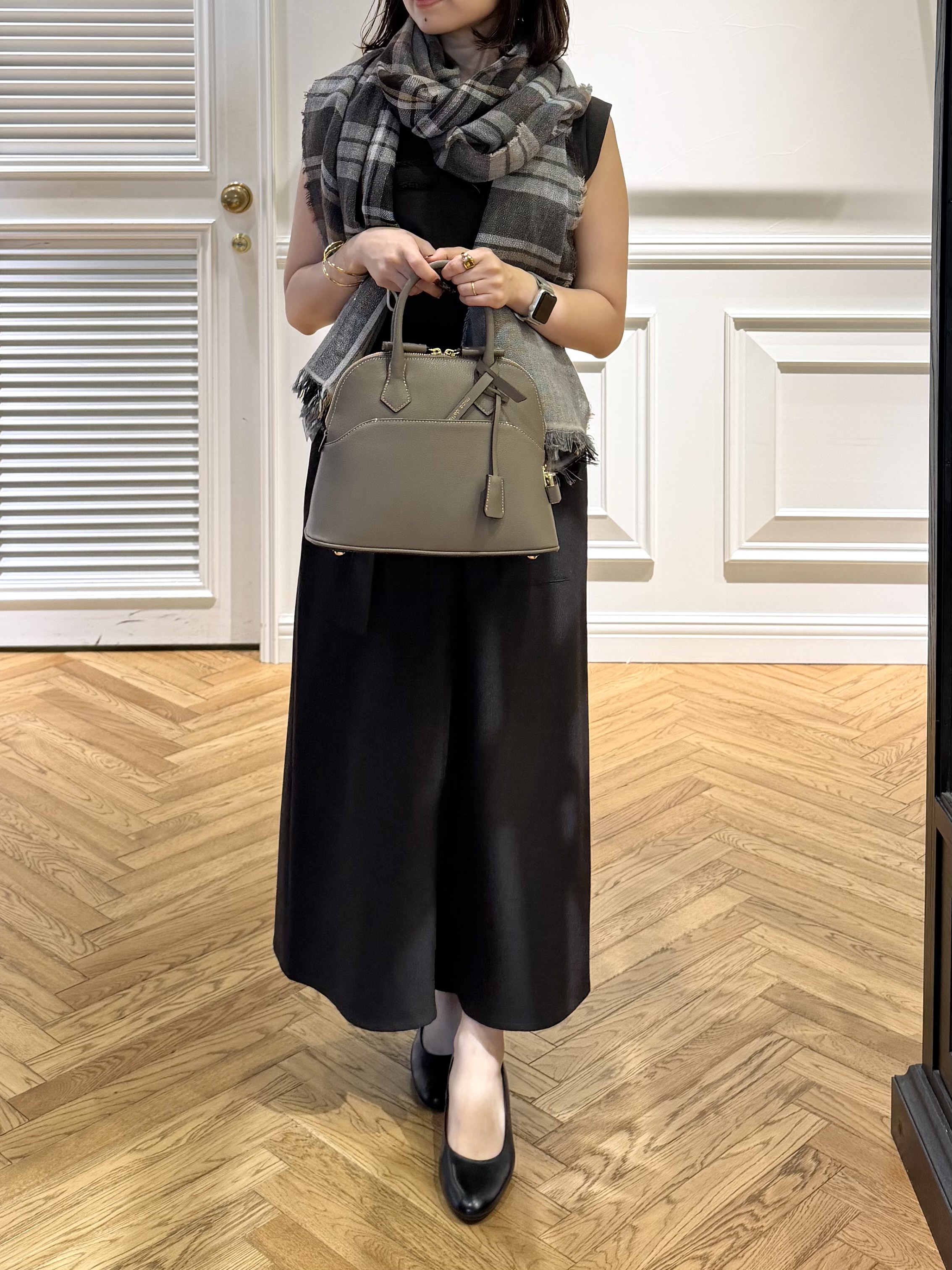 つじ まこさんの「DRESSTERIOR｜ウォッシャブルツイードライクワンピース」を使ったコーディネート