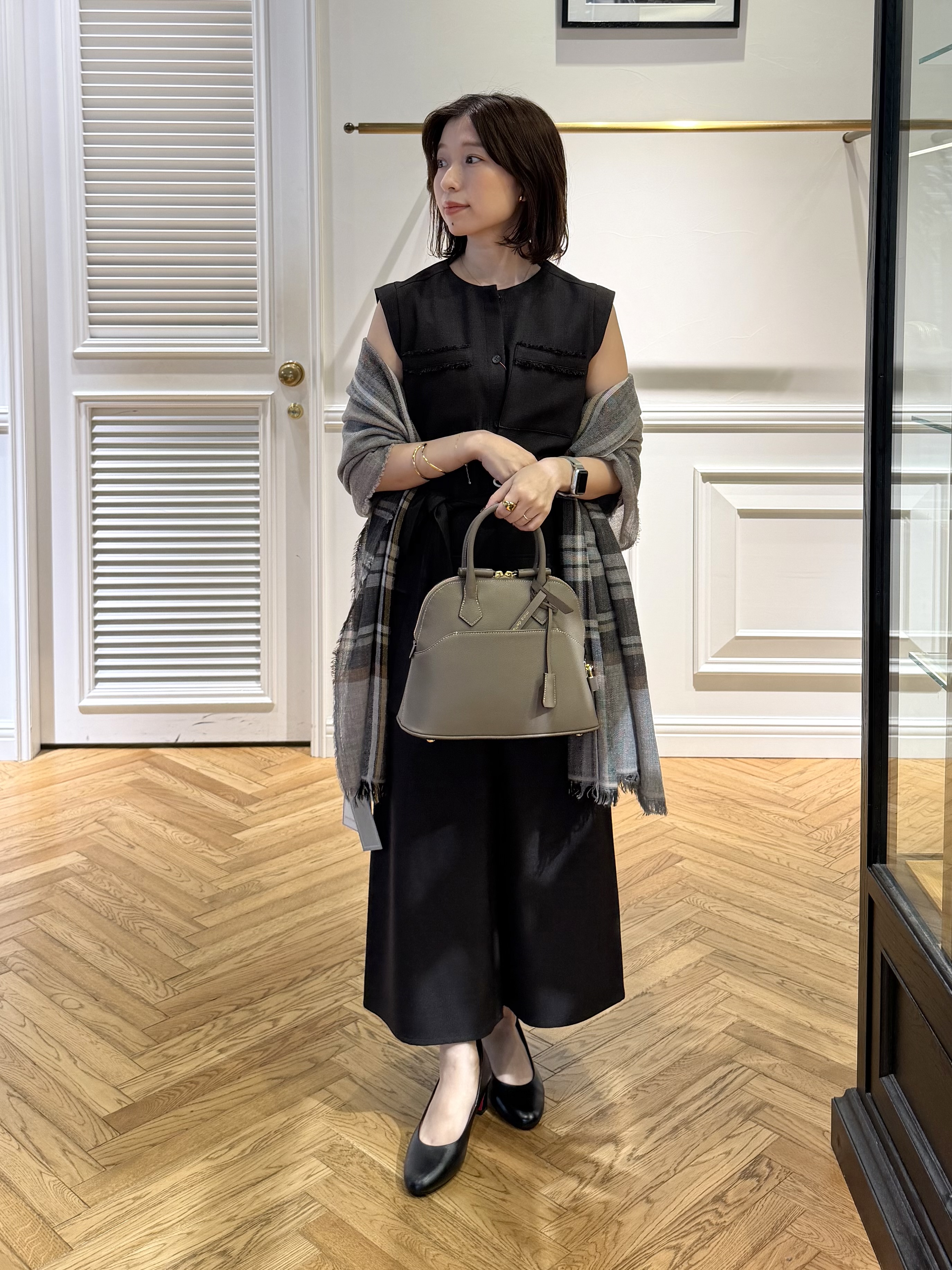 つじ まこさんの「DRESSTERIOR｜ウォッシャブルツイードライクワンピース」を使ったコーディネート