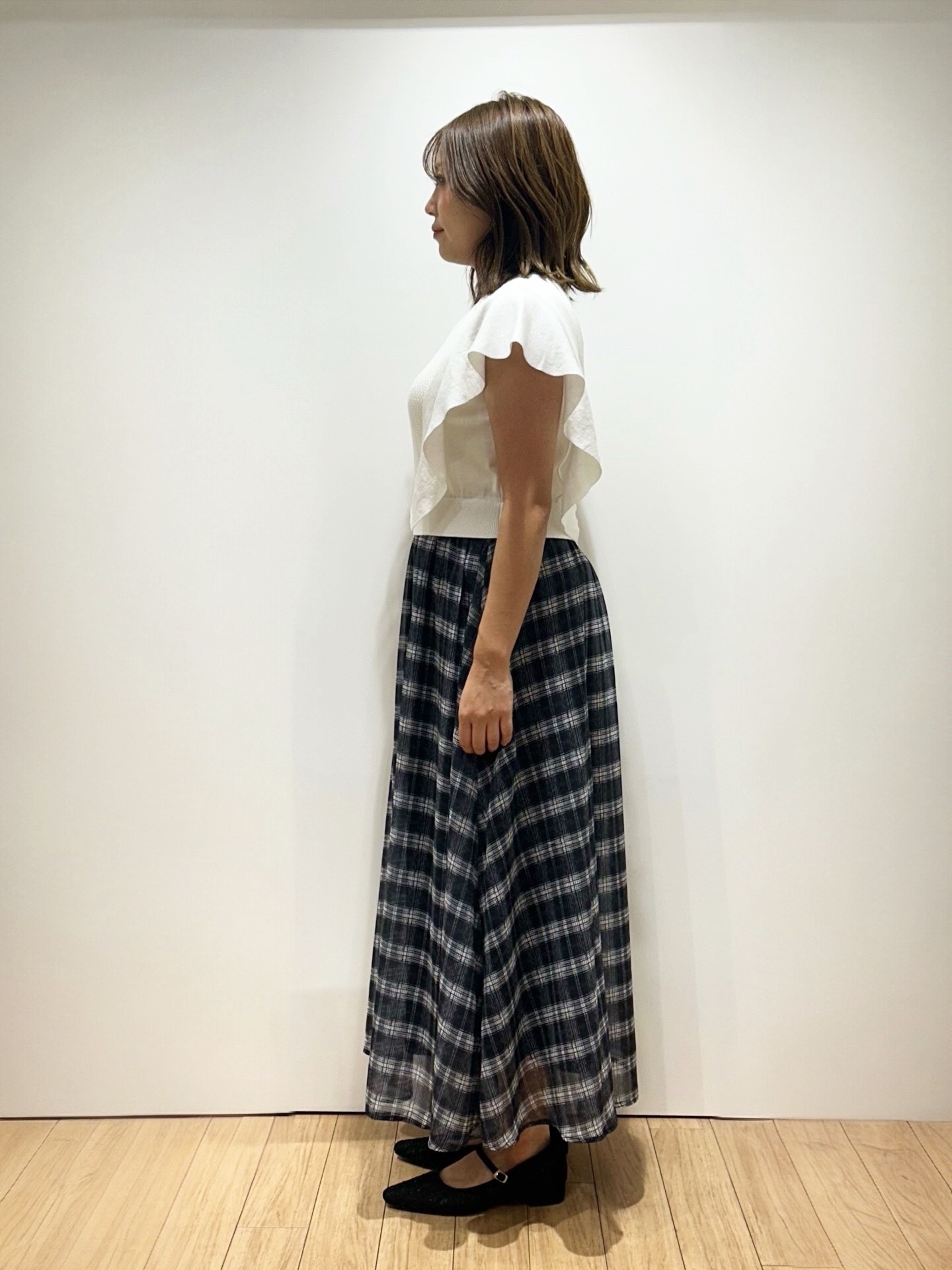 shihoさんの「grove｜【低身長さんも選べる着丈・洗濯機◎】1枚で華やか 肩フリルニットドッキングワンピース」を使ったコーディネート
