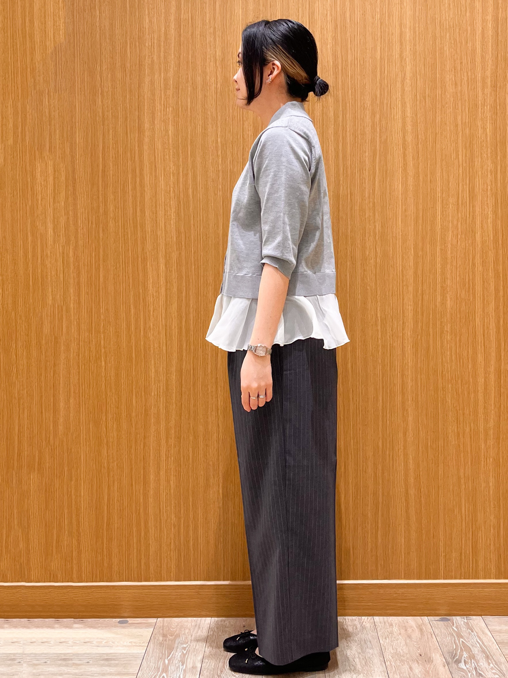 aさんの「OPAQUE.CLIP｜裾シアードッキングポロニットカーディガン【洗濯機OK】」を使ったコーディネート