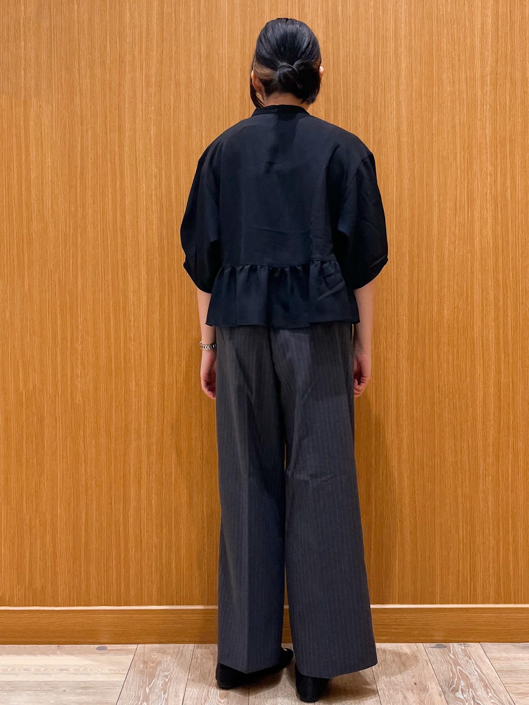 aさんの「OPAQUE.CLIP｜【UV／接触冷感／吸水速乾】フリルペプラムブラウス《防シワ／洗濯機OK》」を使ったコーディネート