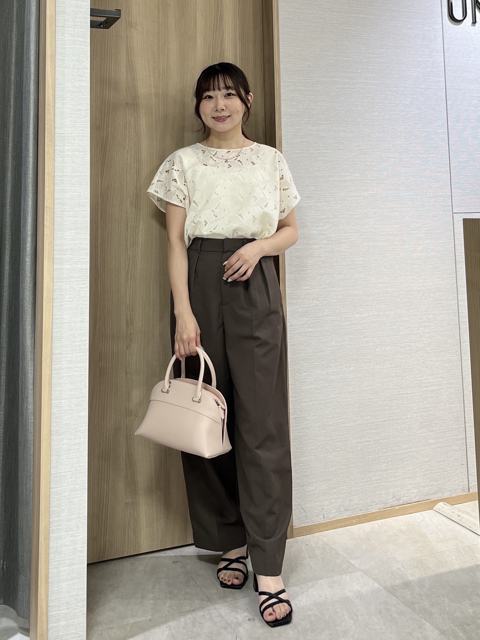 KAHOさんの「UNTITLED｜【セットアップ可/品のある透け感】リーフレースブラウス」を使ったコーディネート
