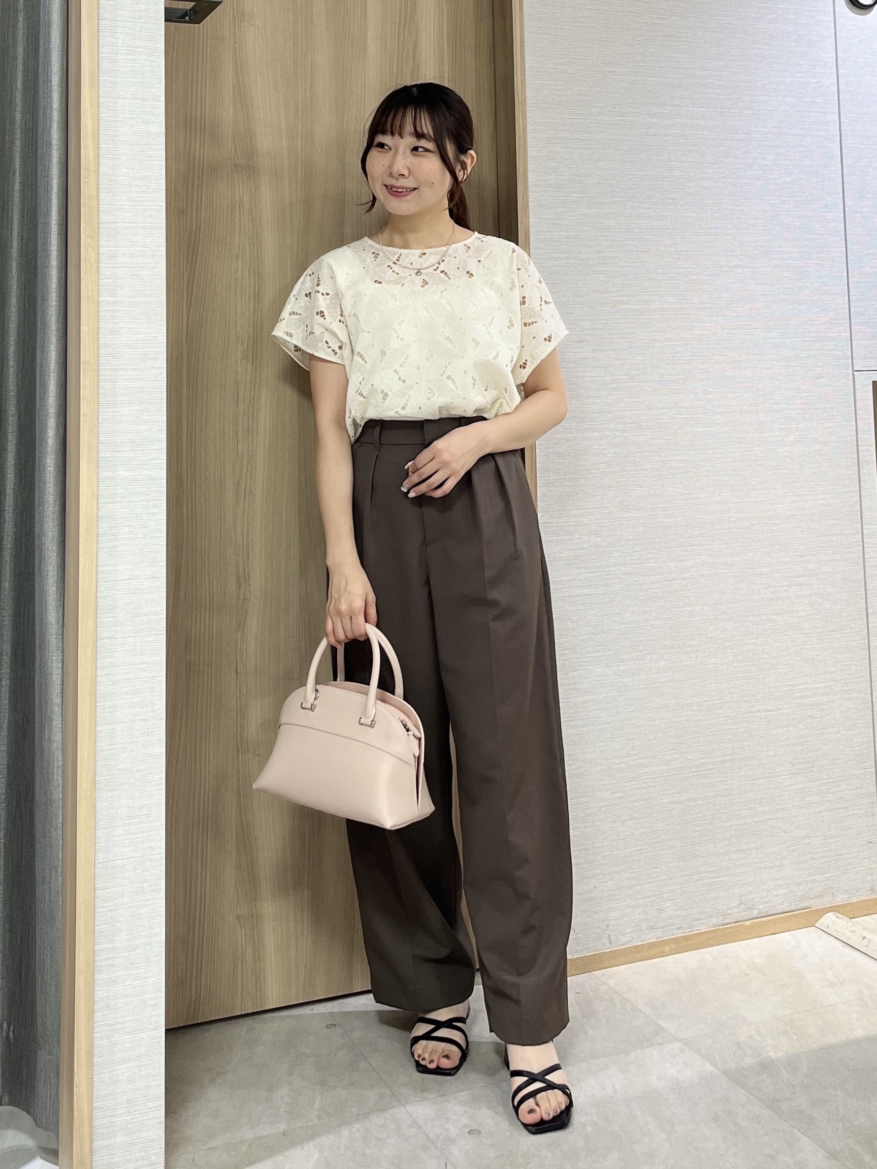 KAHOさんの「UNTITLED｜【セットアップ可/品のある透け感】リーフレースブラウス」を使ったコーディネート
