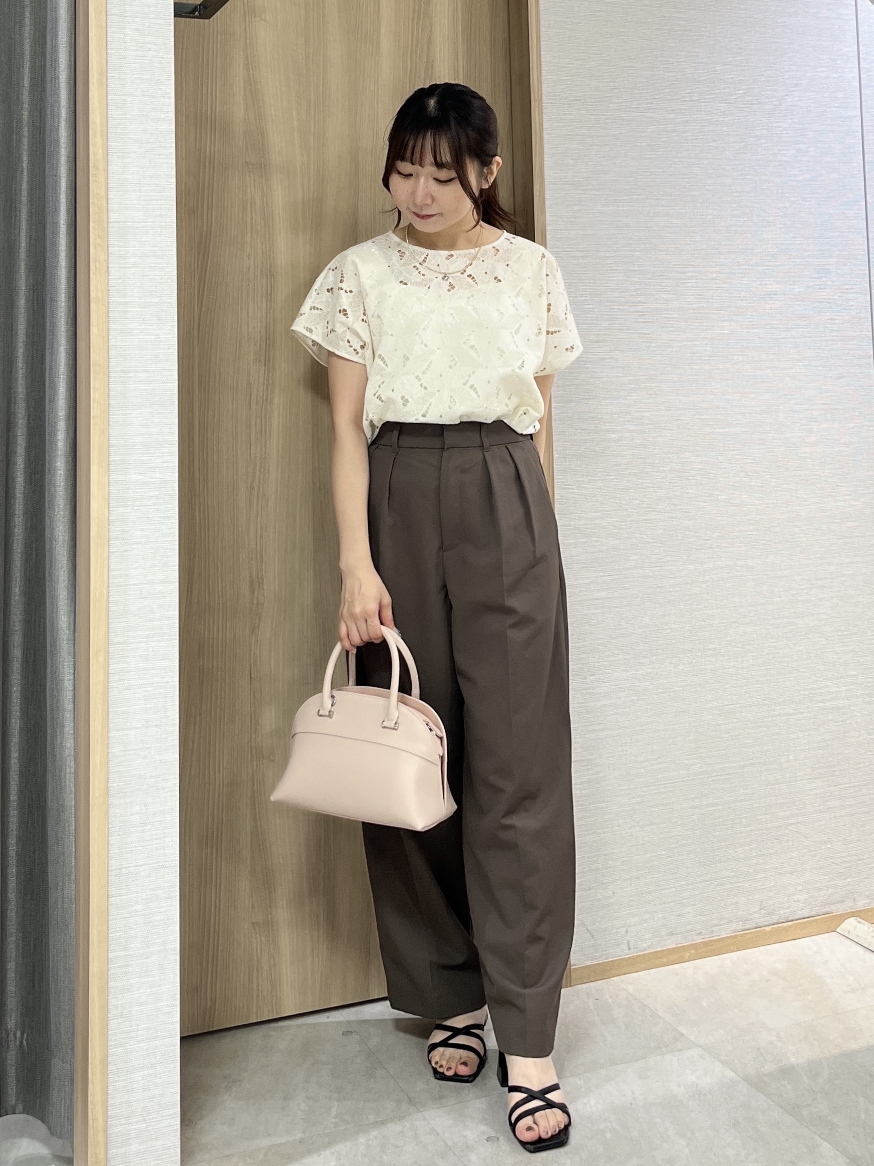KAHOさんの「UNTITLED｜【セットアップ可/品のある透け感】リーフレースブラウス」を使ったコーディネート