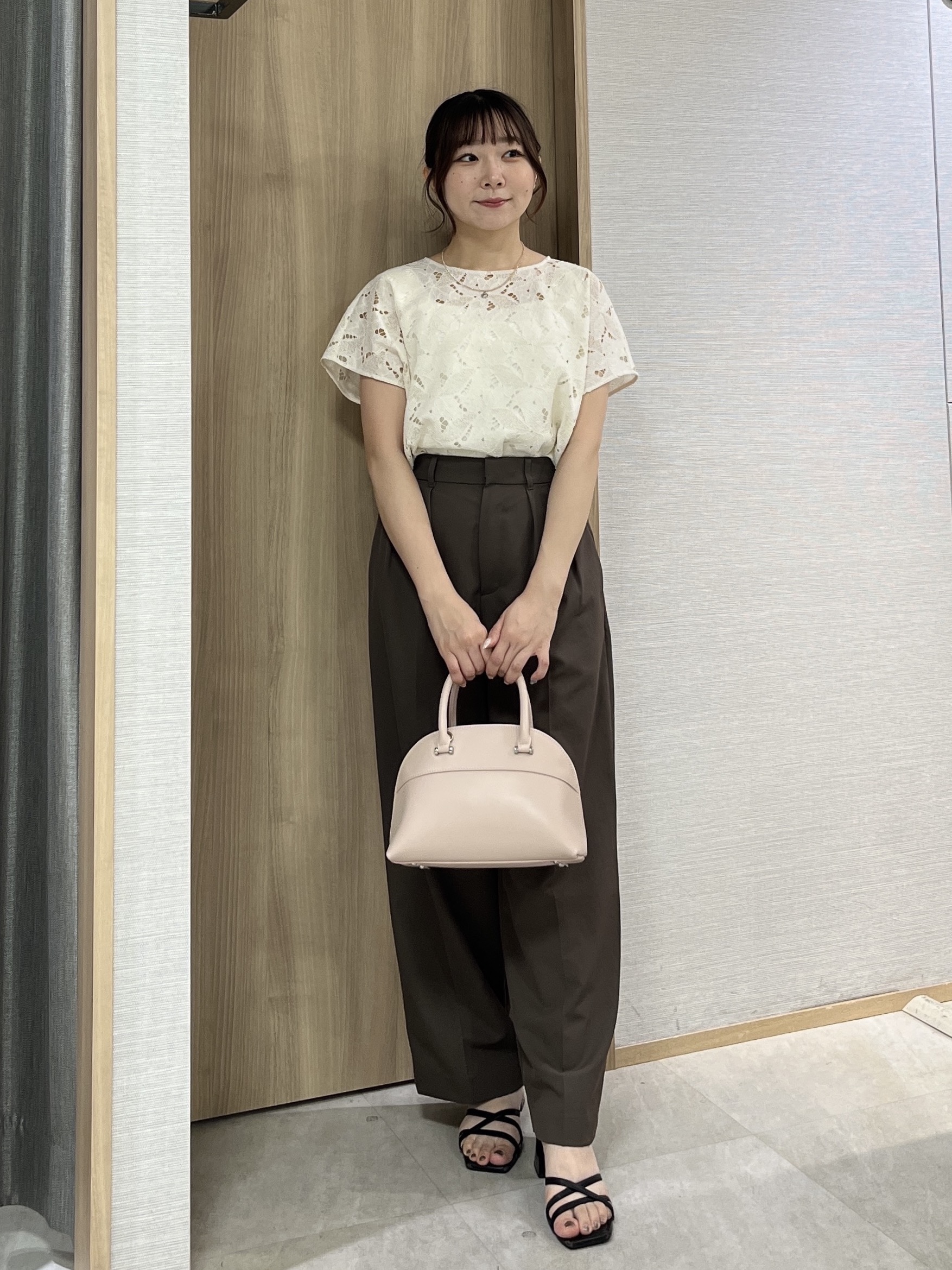 KAHOさんの「UNTITLED｜【セットアップ可/品のある透け感】リーフレースブラウス」を使ったコーディネート