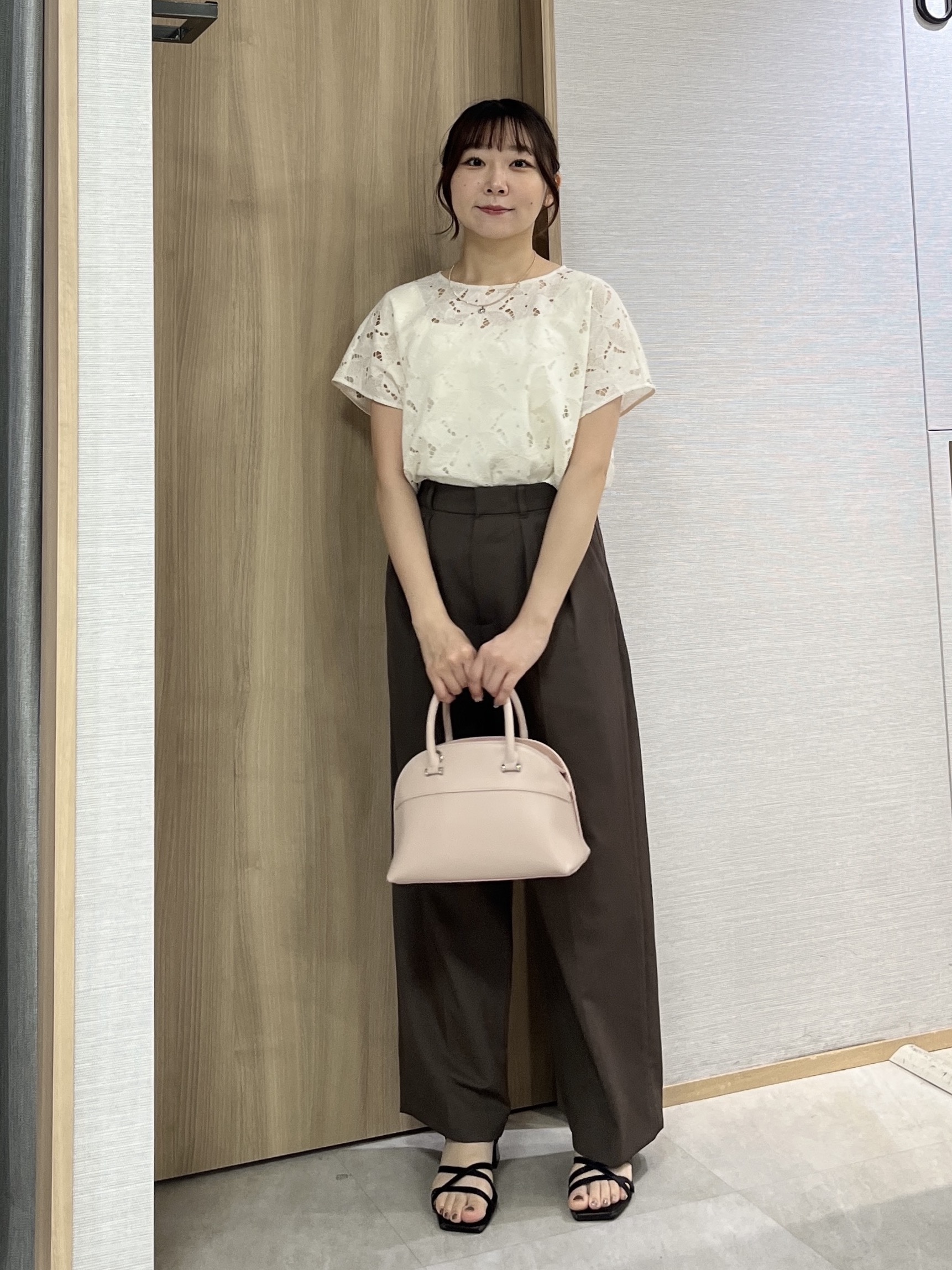 KAHOさんの「UNTITLED｜【セットアップ可/品のある透け感】リーフレースブラウス」を使ったコーディネート
