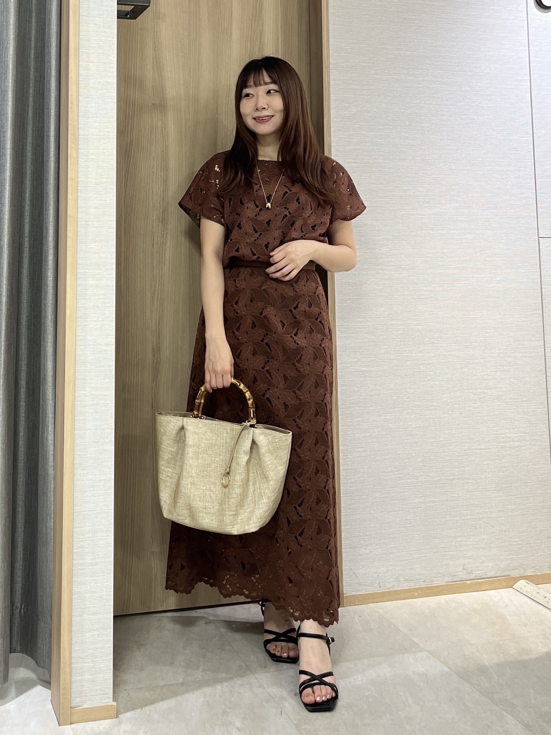KAHOさんの「UNTITLED｜【セットアップ可/品のある透け感】リーフレースブラウス」を使ったコーディネート