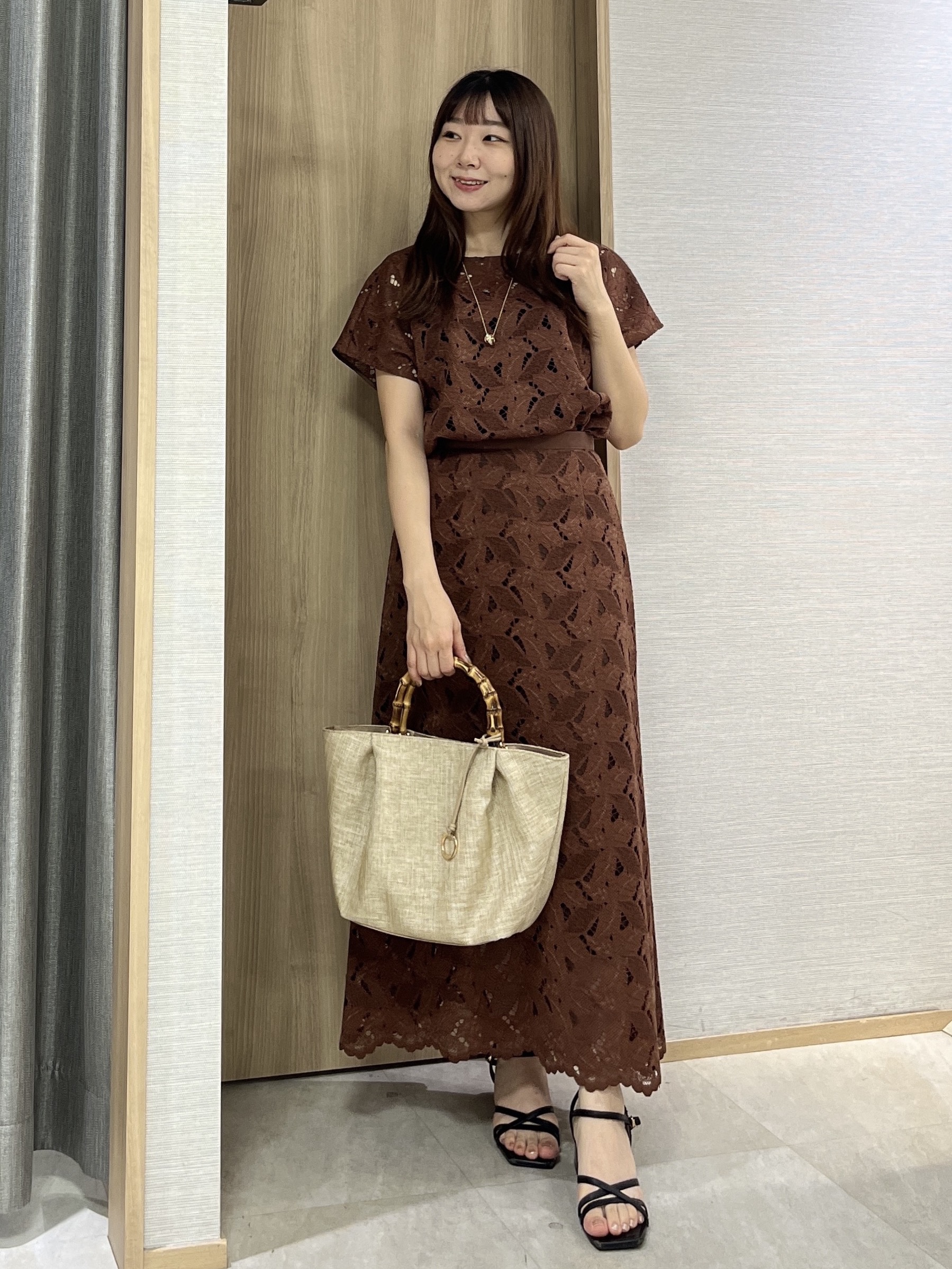 KAHOさんの「UNTITLED｜【セットアップ可/品のある透け感】リーフレースブラウス」を使ったコーディネート