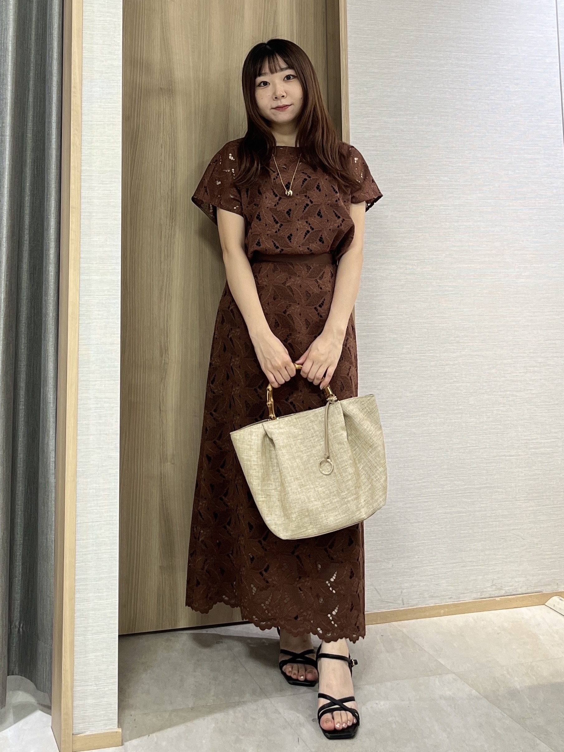 KAHOさんの「UNTITLED｜【セットアップ可/品のある透け感】リーフレースブラウス」を使ったコーディネート