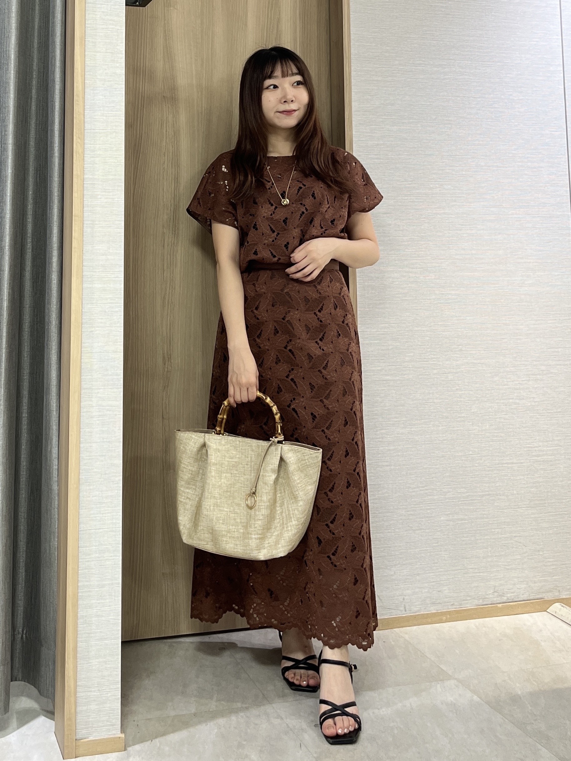 KAHOさんの「UNTITLED｜【セットアップ可/品のある透け感】リーフレースブラウス」を使ったコーディネート
