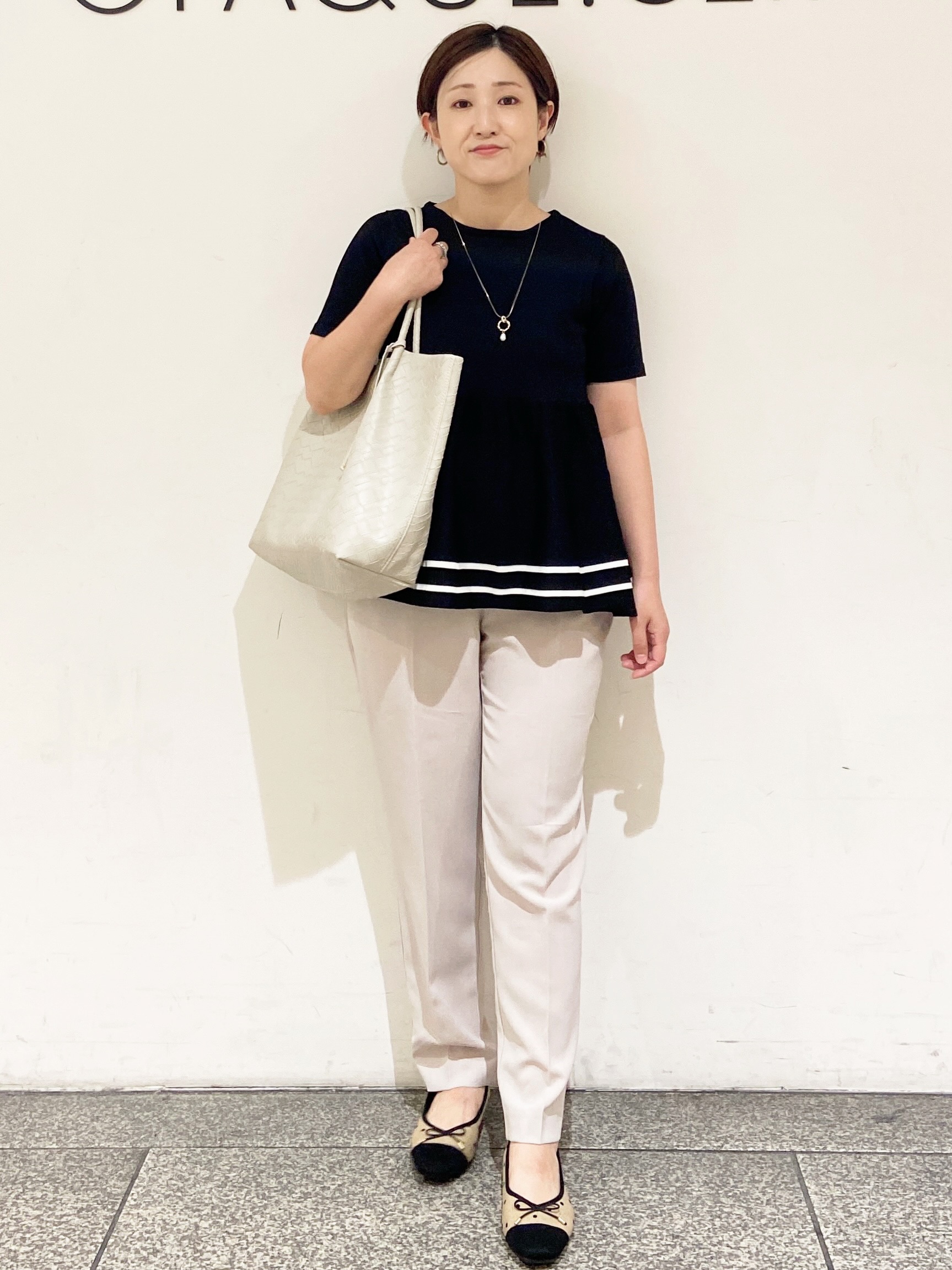MIHOさんの「OPAQUE.CLIP｜【UVケア】裾ラインペプラムニット《洗濯機OK》」を使ったコーディネート
