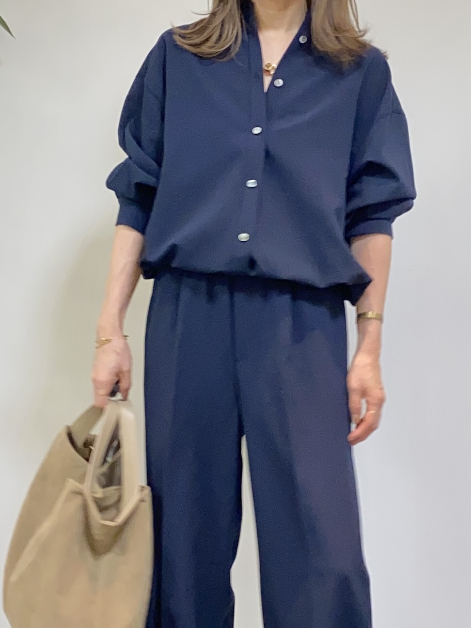 tomoさんの「UNTITLED｜【セットアップ可/UVカット/接触冷感】エアリークールドロストシャツ」を使ったコーディネート