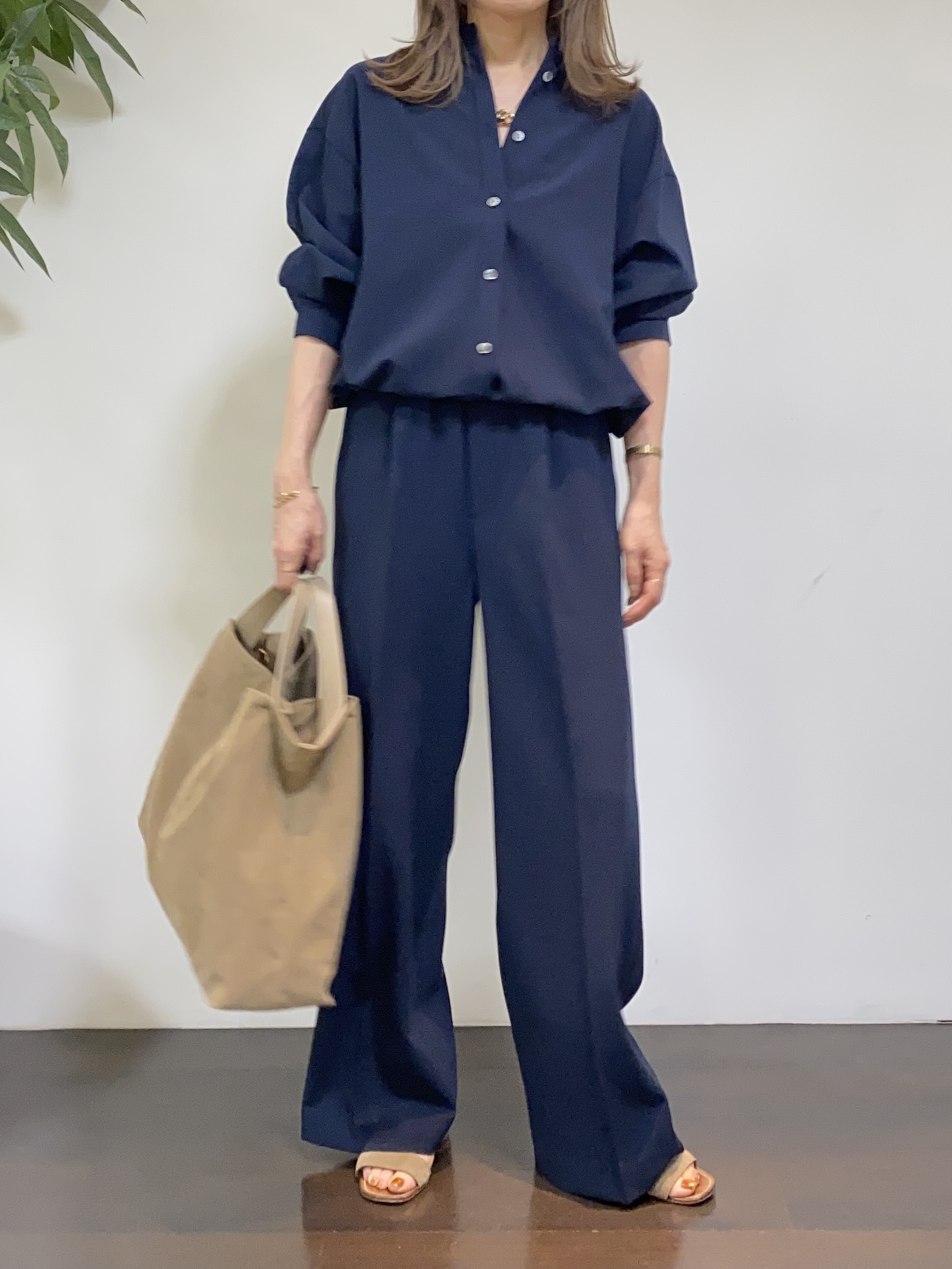 tomoさんの「UNTITLED｜【セットアップ可/UVカット/接触冷感】エアリークールドロストシャツ」を使ったコーディネート