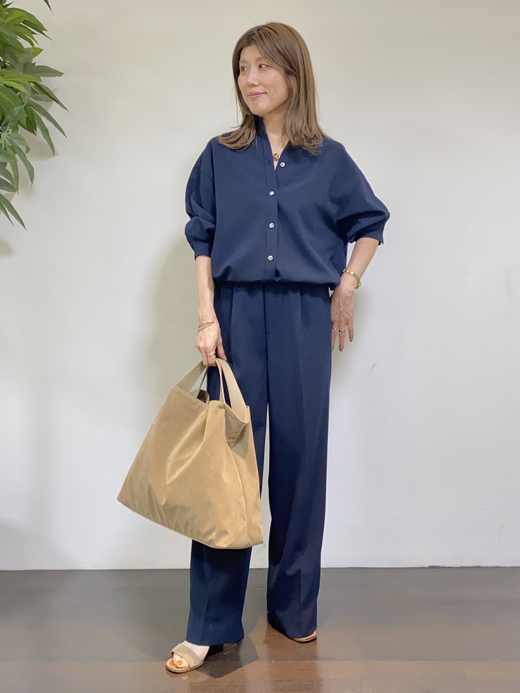 tomoさんの「UNTITLED｜【セットアップ可/UVカット/接触冷感】エアリークールドロストシャツ」を使ったコーディネート