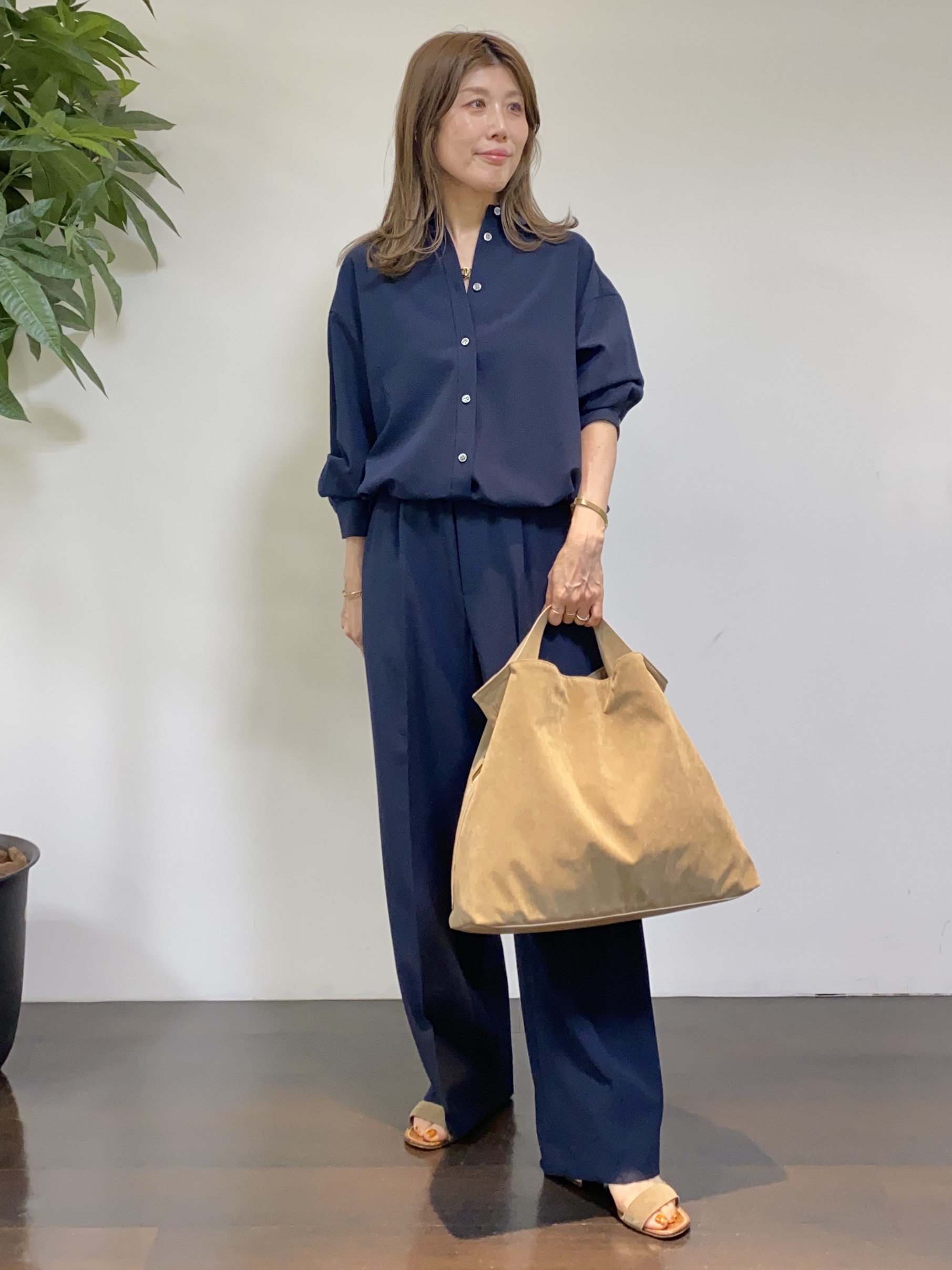 tomoさんの「UNTITLED｜【セットアップ可/UVカット/接触冷感】エアリークールドロストシャツ」を使ったコーディネート