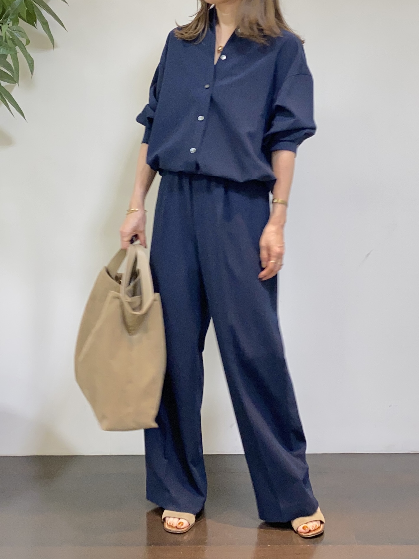 tomoさんの「UNTITLED｜【セットアップ可/UVカット/接触冷感】エアリークールドロストシャツ」を使ったコーディネート