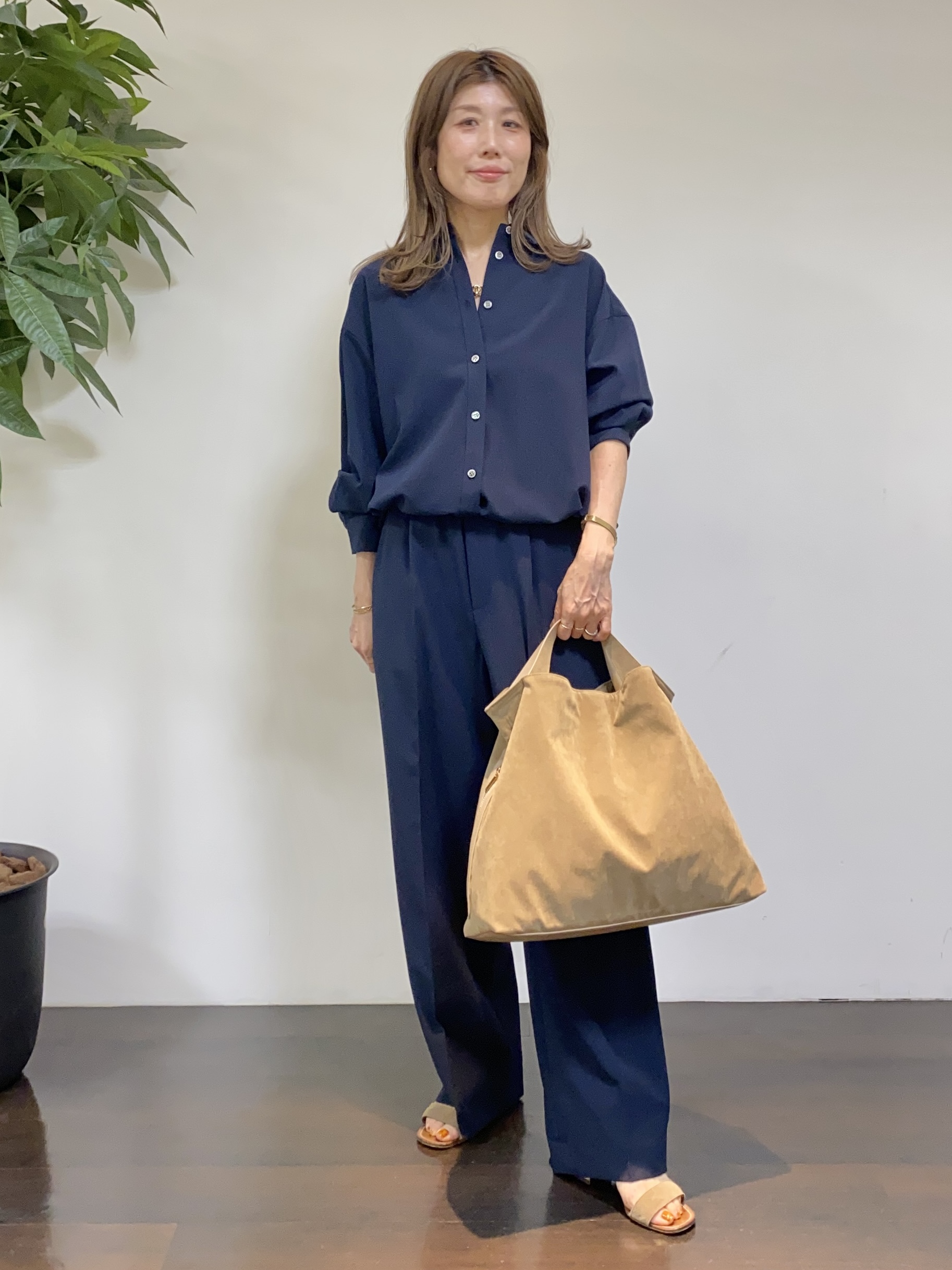 tomoさんの「UNTITLED｜【セットアップ可/UVカット/接触冷感】エアリークールドロストシャツ」を使ったコーディネート