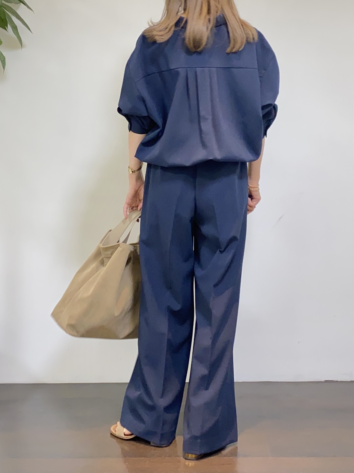 tomoさんの「UNTITLED｜【セットアップ可/UVカット/接触冷感】エアリークールドロストシャツ」を使ったコーディネート
