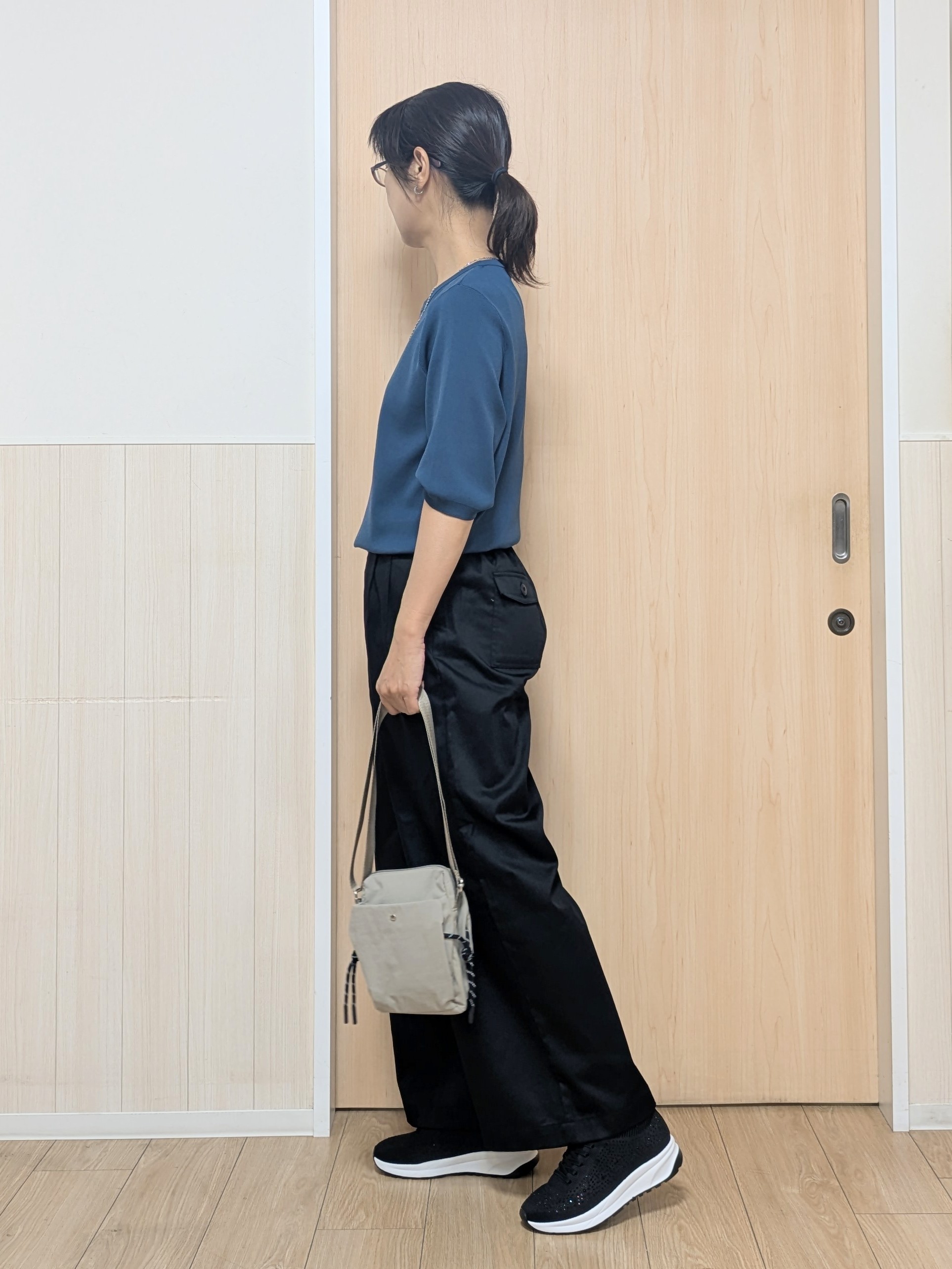 YuAさんの「SHOO･LA･RUE｜【ガンガン洗える/ひんやり/UV/毛玉になりにくい】上半身すっきり 二の腕見せない5分袖ニット」を使ったコーディネート
