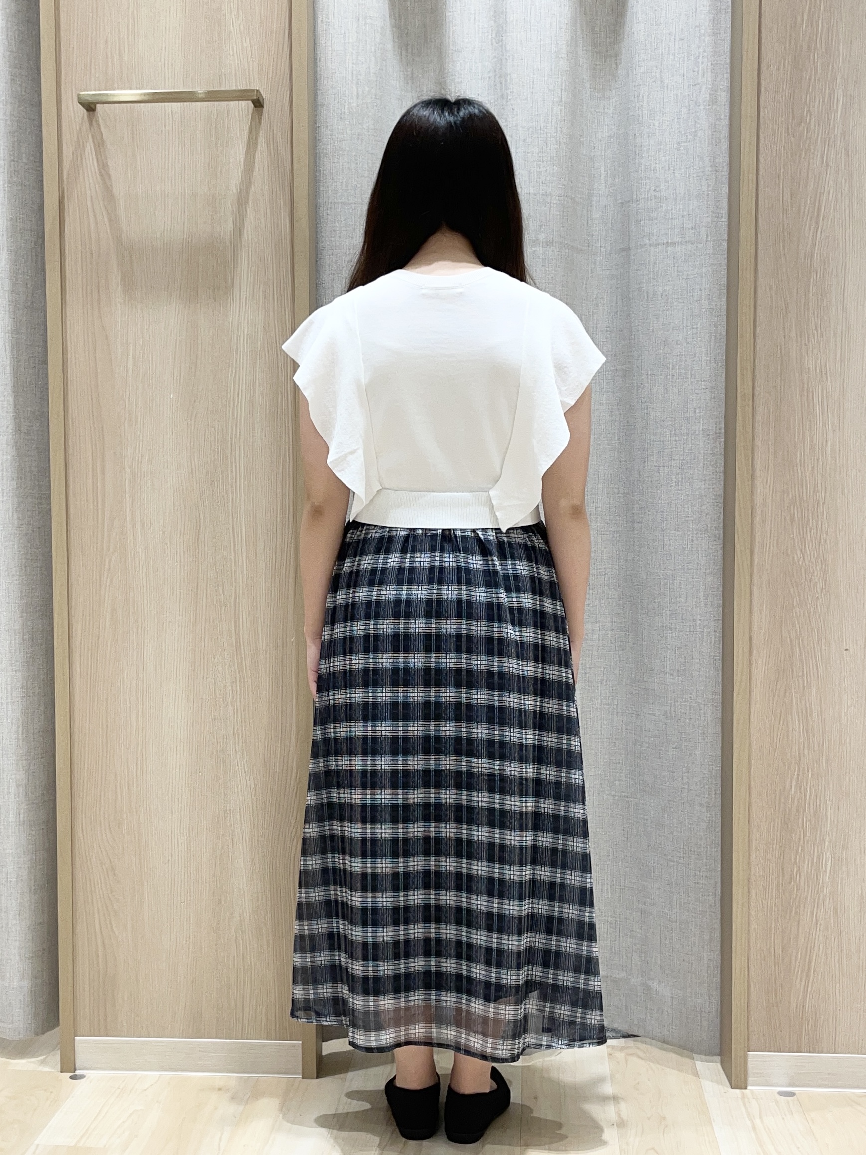 Aikoさんの「grove｜【低身長さんも選べる着丈・洗濯機◎】1枚で華やか 肩フリルニットドッキングワンピース」を使ったコーディネート