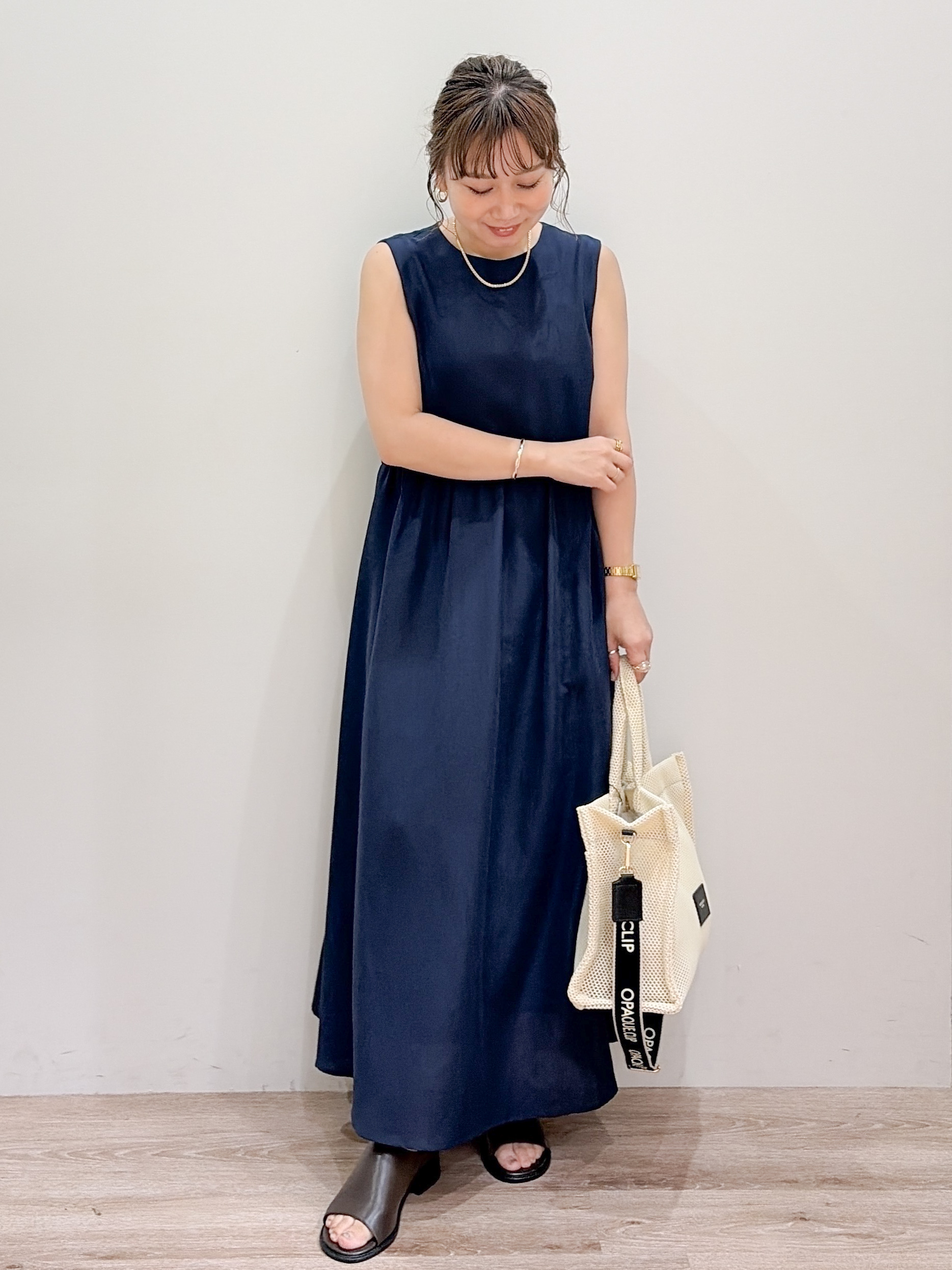 risayanさんの「OPAQUE.CLIP｜【接触冷感】麻混シアーノースリーブワンピース《洗濯機OK》」を使ったコーディネート