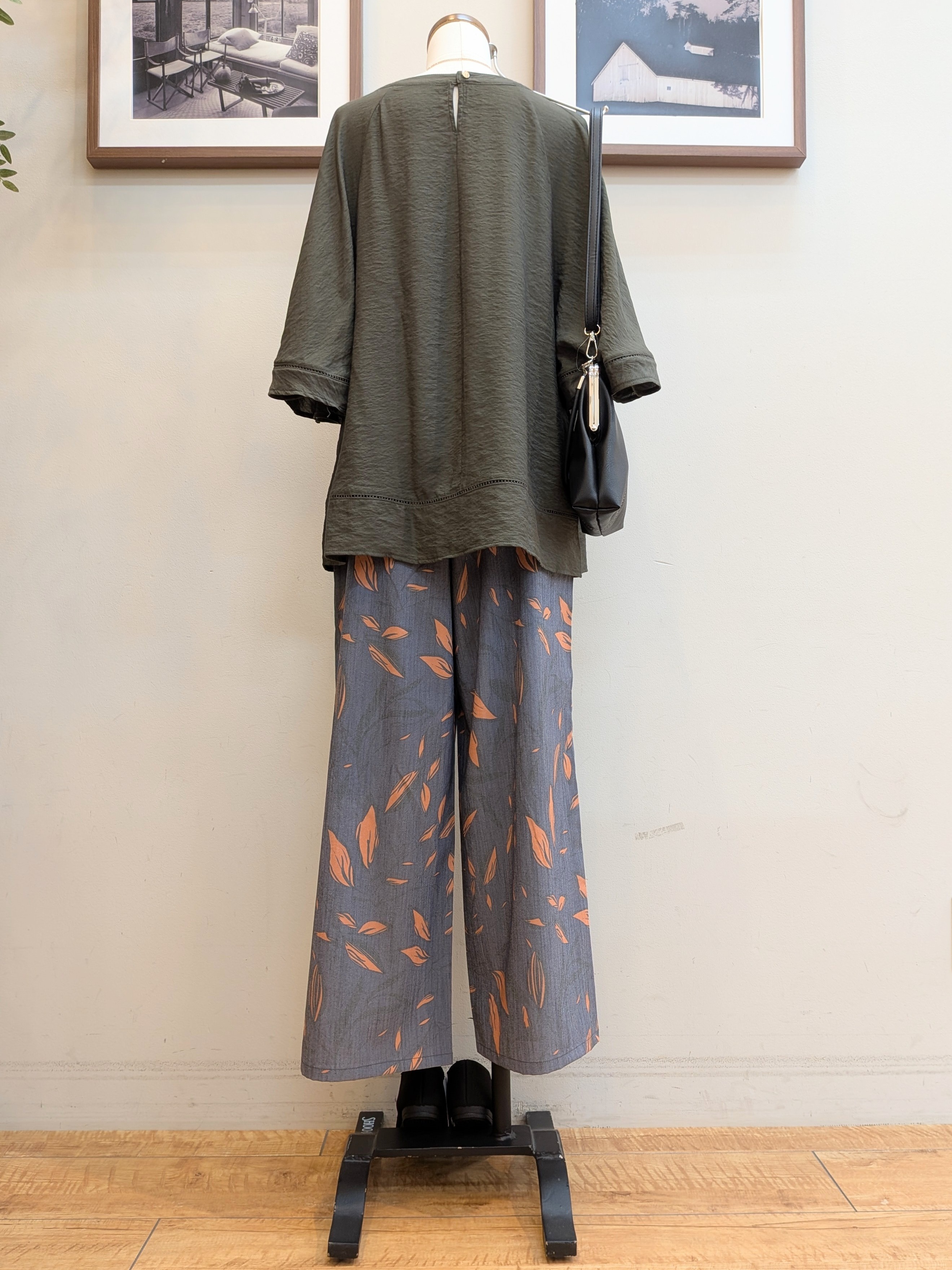 うっちーさんの「SHOO･LA･RUE｜【ひんやり/S-LL/体型カバー】はしごレースが涼し気な スラブポンチョ風ブラウス」を使ったコーディネート
