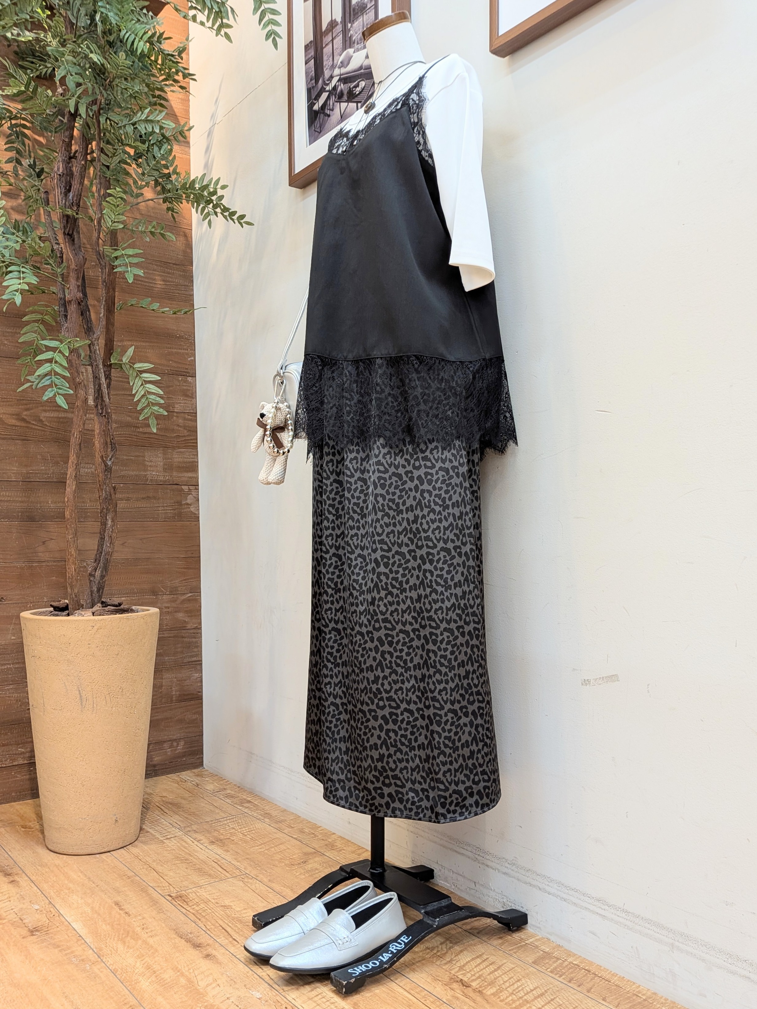 うっちーさんの「SHOO･LA･RUE｜【ひんやり/前後2WAY/S-LL】着回しやすい 5分袖テレコトップス」を使ったコーディネート