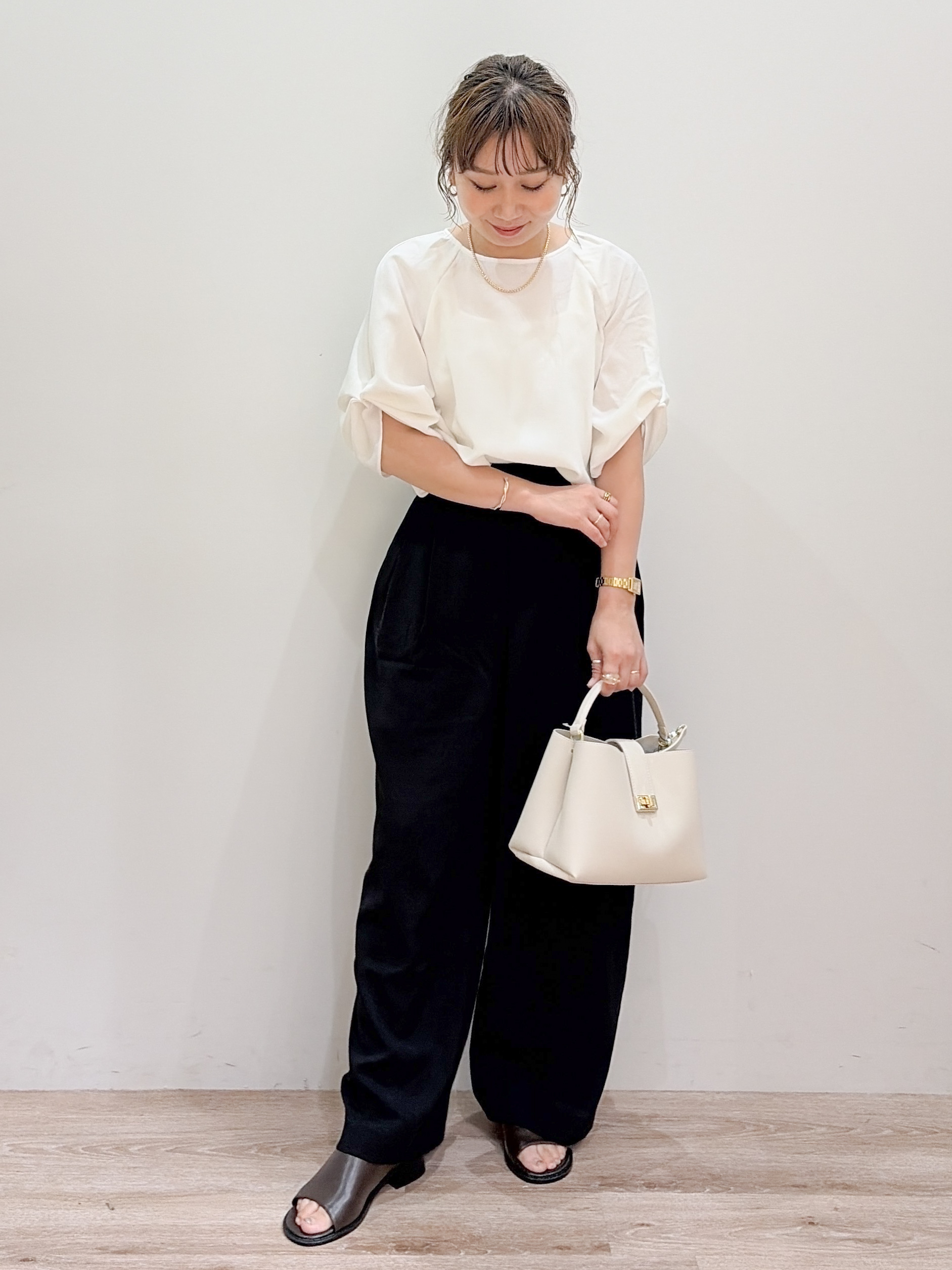 risayanさんの「OPAQUE.CLIP｜【接触冷感／吸水速乾】リネンライク タックスリーブブラウス《セットアップ対応／洗濯機OK》」を使ったコーディネート