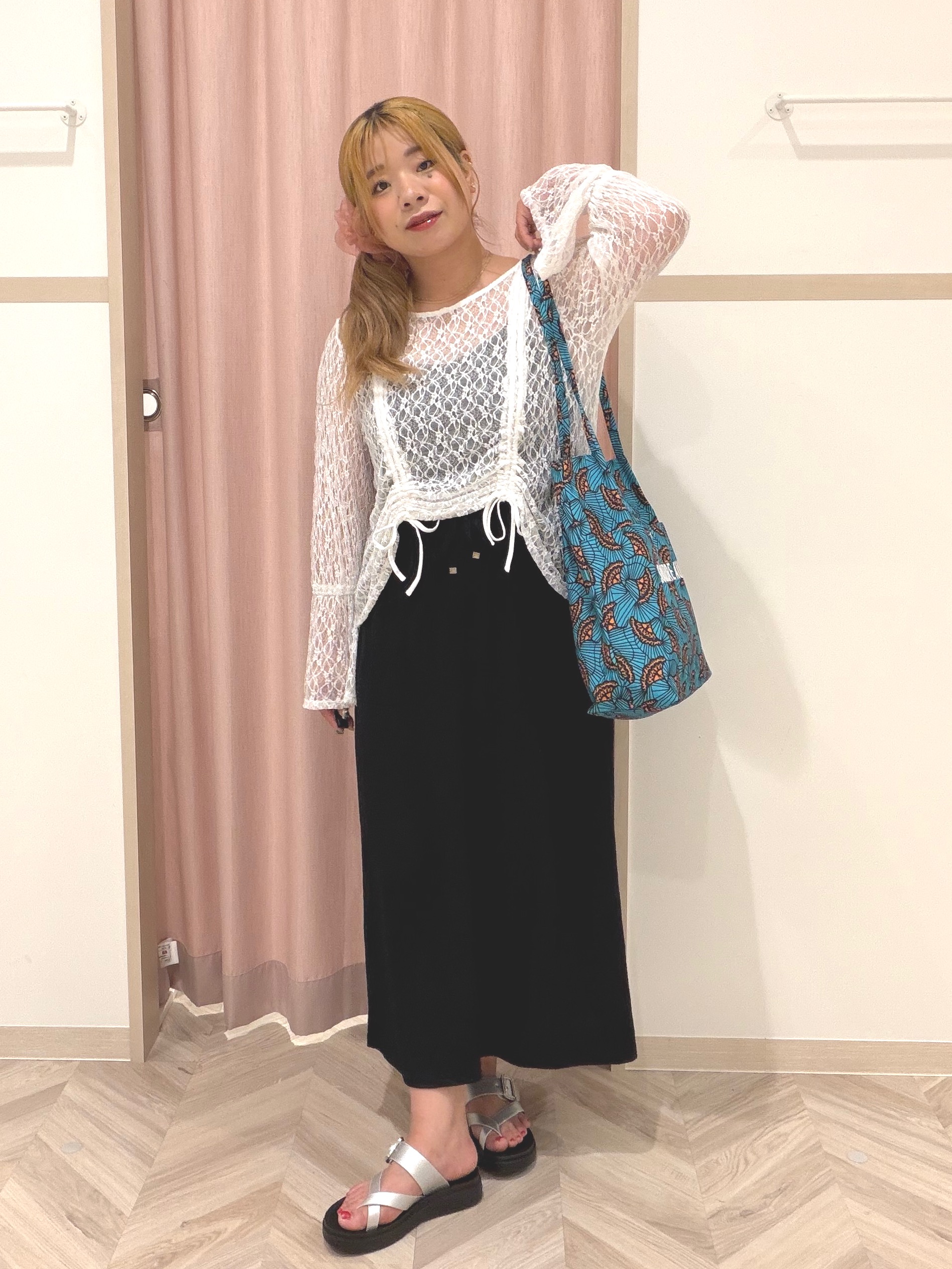 まちゃんなちゃんさんの「SHOO･LA･RUE｜レースで華やかに映える 旬な透け感の レースシャーリングトップス」を使ったコーディネート