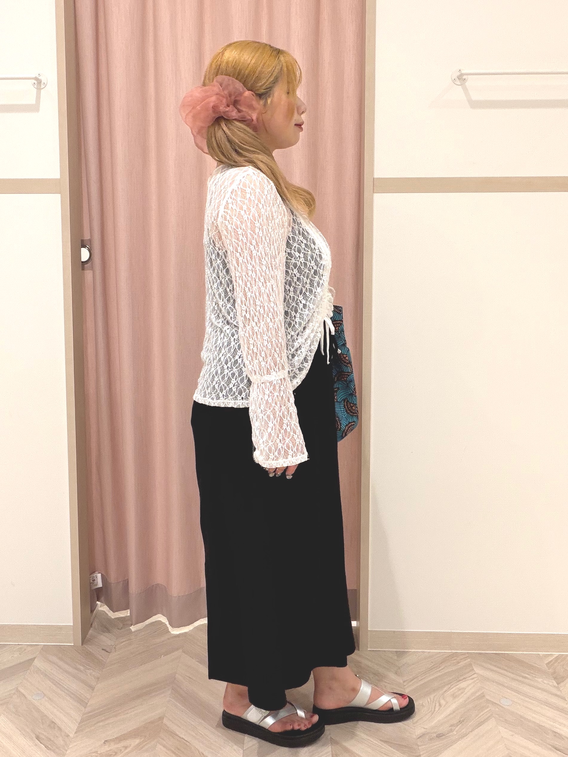 まちゃんなちゃんさんの「SHOO･LA･RUE｜レースで華やかに映える 旬な透け感の レースシャーリングトップス」を使ったコーディネート