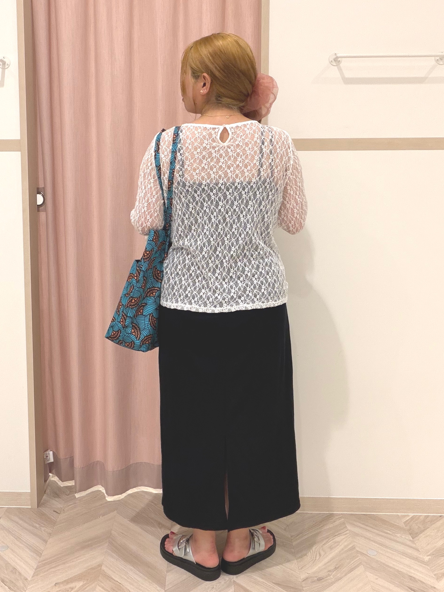 まちゃんなちゃんさんの「SHOO･LA･RUE｜レースで華やかに映える 旬な透け感の レースシャーリングトップス」を使ったコーディネート