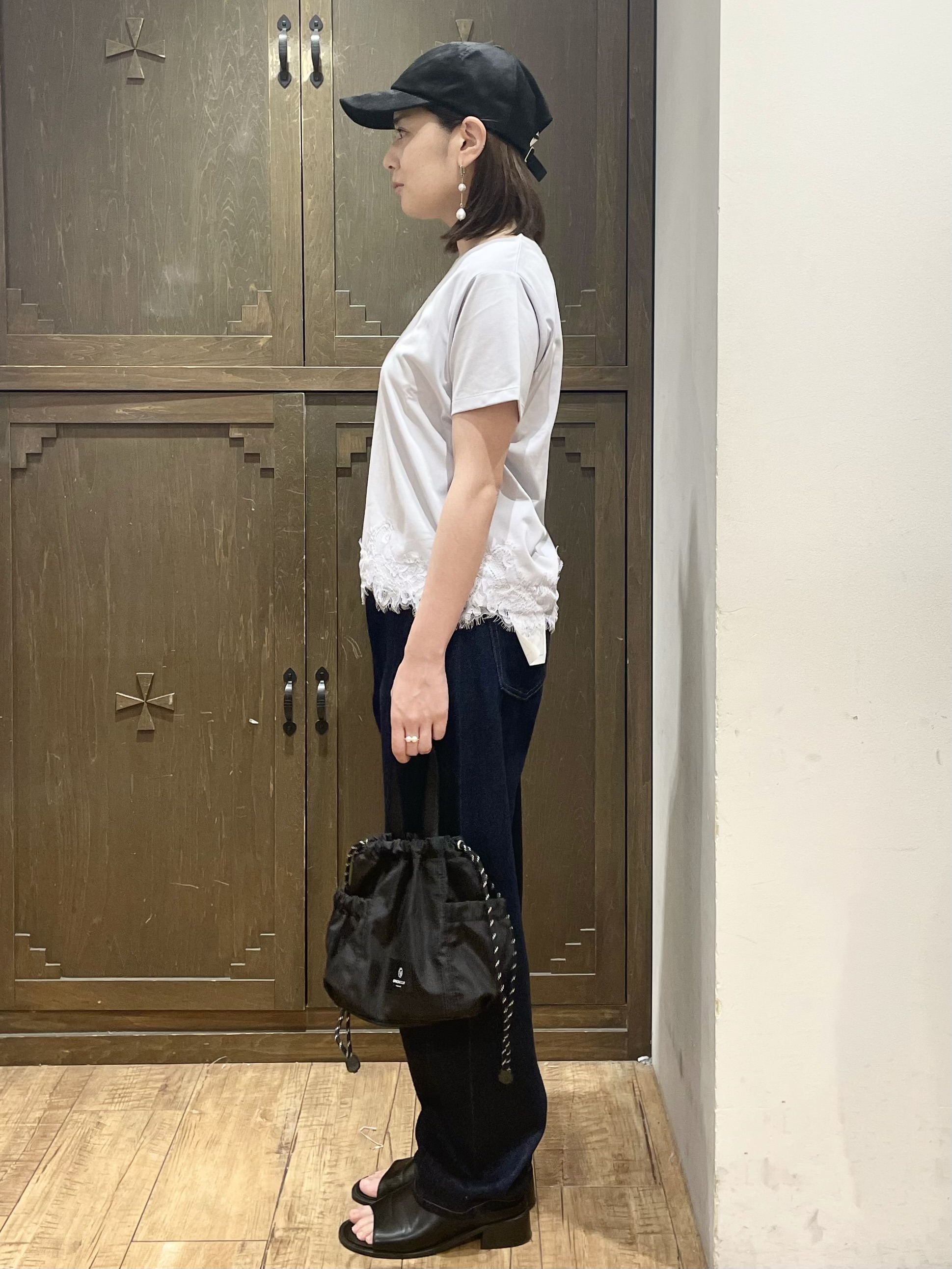 yさんの「index｜【接触冷感／UVケア】裾レースロゴTシャツ《洗濯機OK／S-3L》」を使ったコーディネート