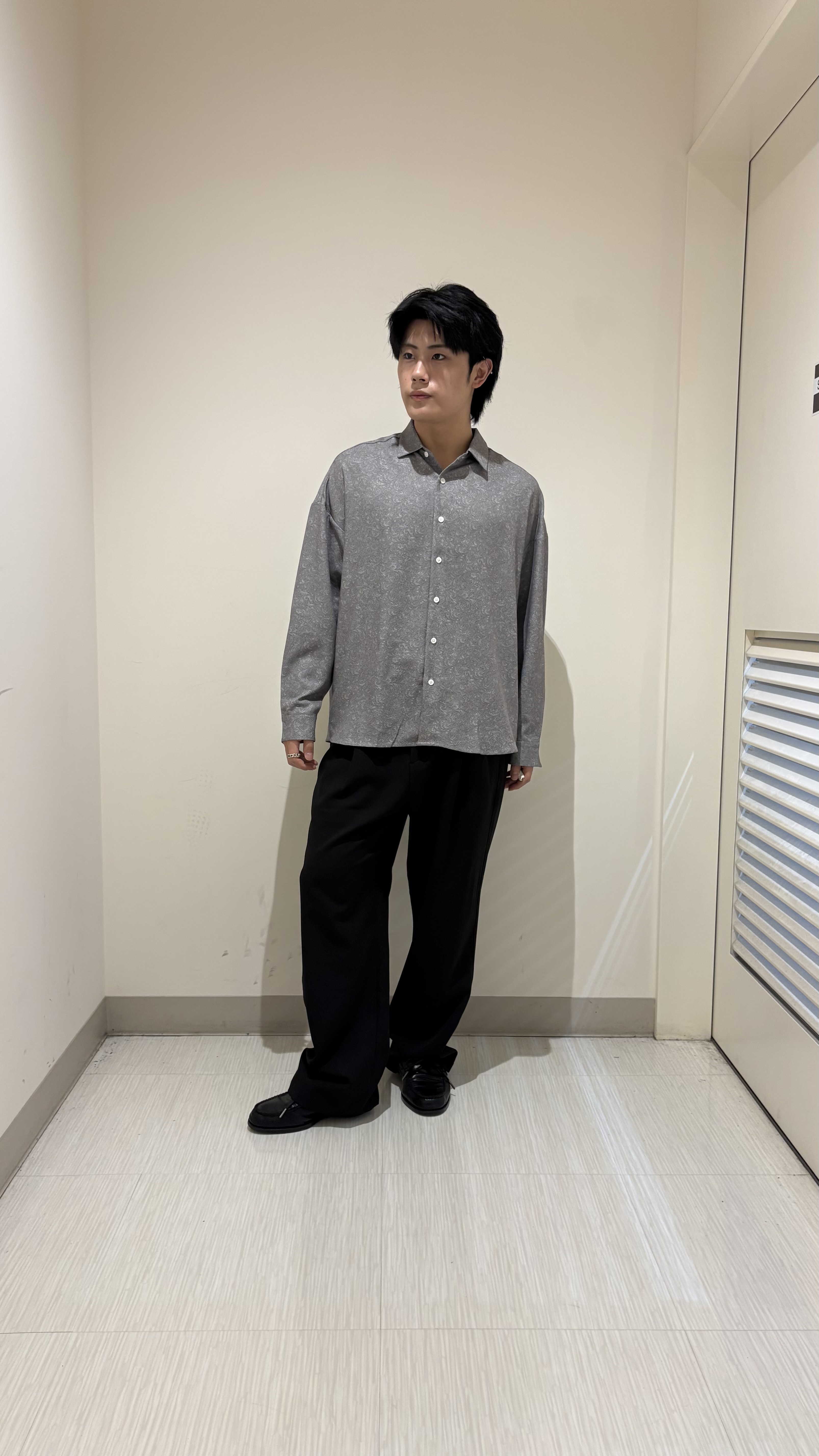 辻一樹さんの「tk.TAKEO KIKUCHI｜ペイズリーシャツ」を使ったコーディネート