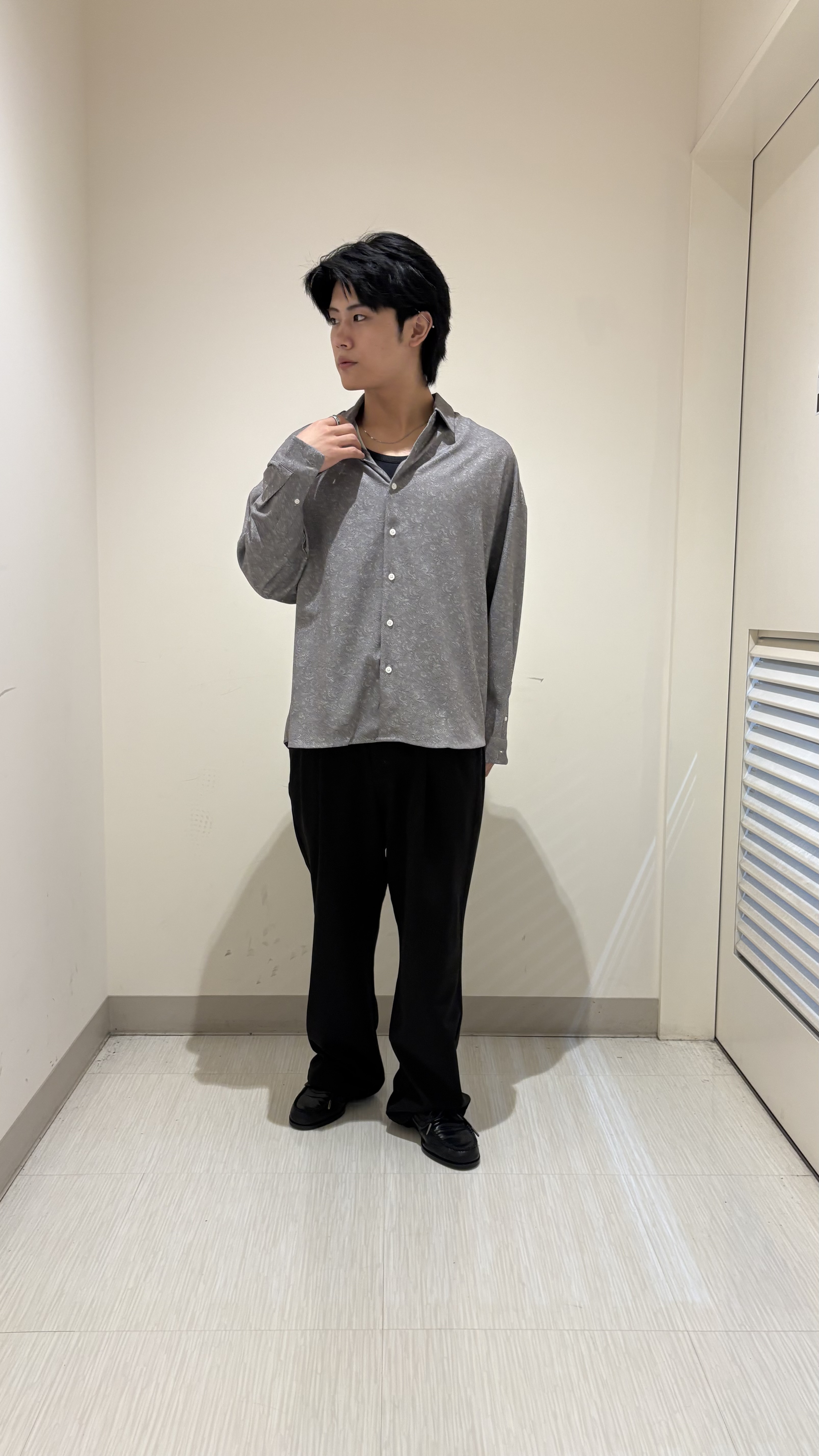 辻一樹さんの「tk.TAKEO KIKUCHI｜ペイズリーシャツ」を使ったコーディネート