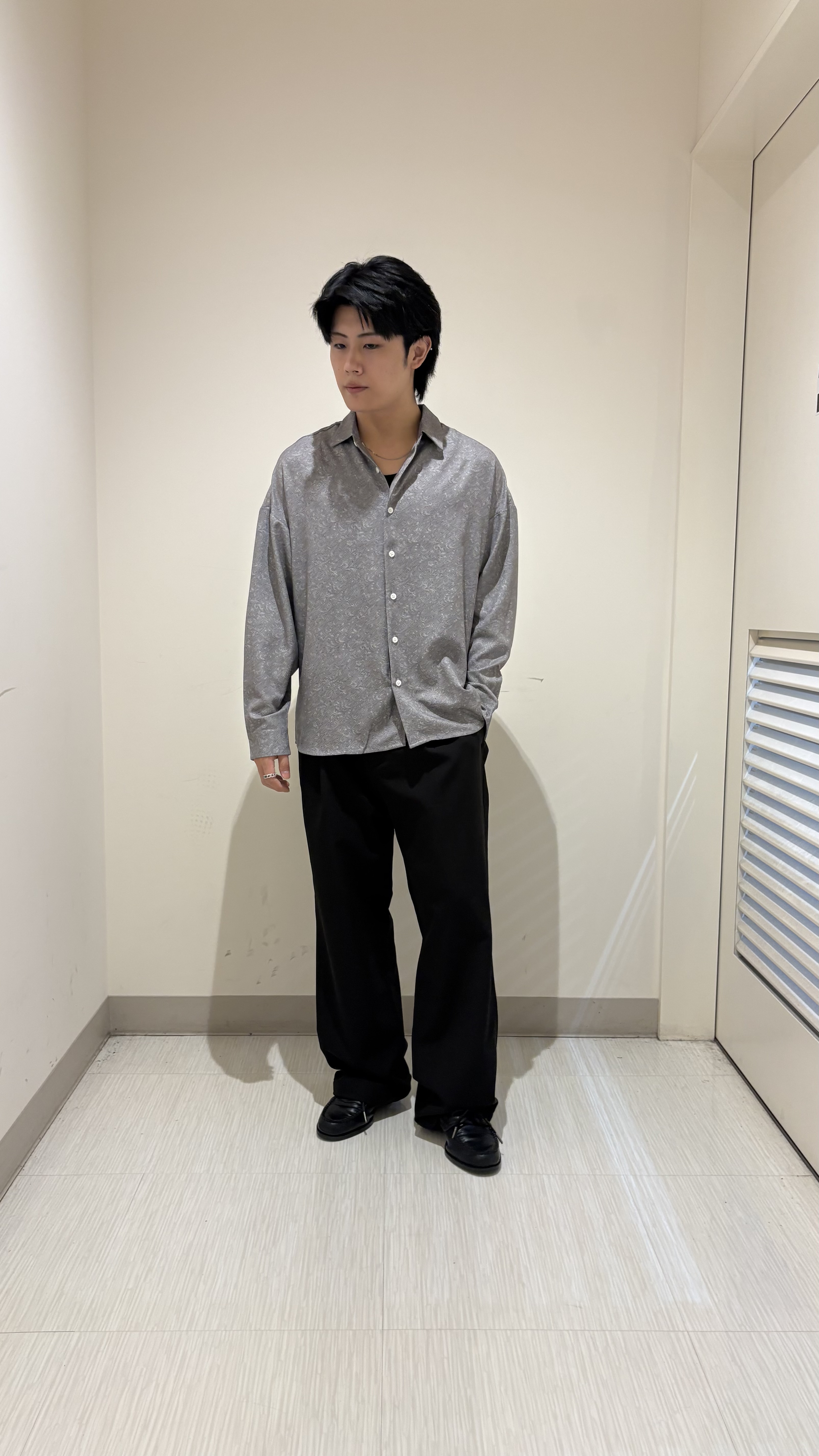 辻一樹さんの「tk.TAKEO KIKUCHI｜ペイズリーシャツ」を使ったコーディネート