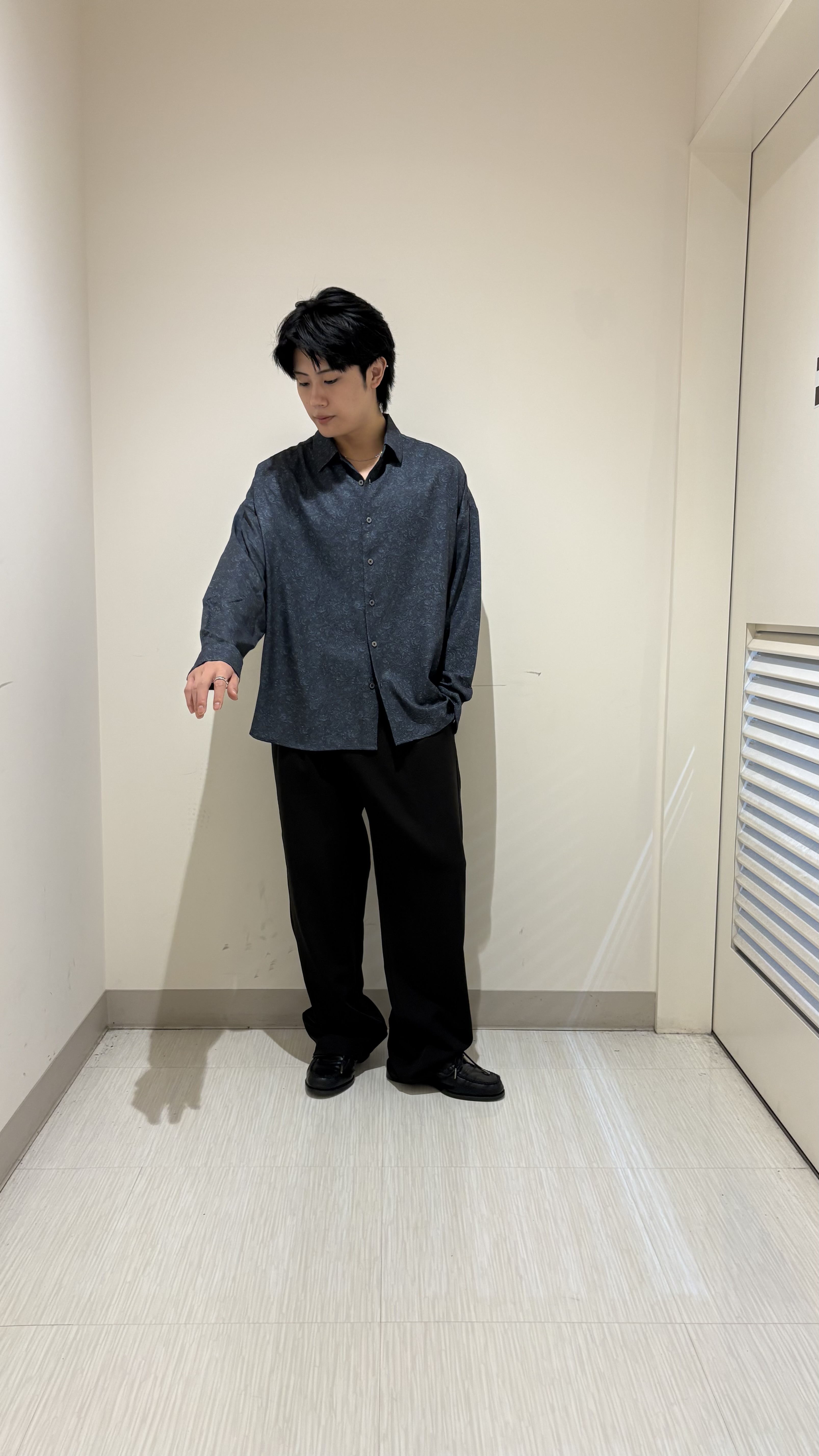 辻一樹さんの「tk.TAKEO KIKUCHI｜ペイズリーシャツ」を使ったコーディネート