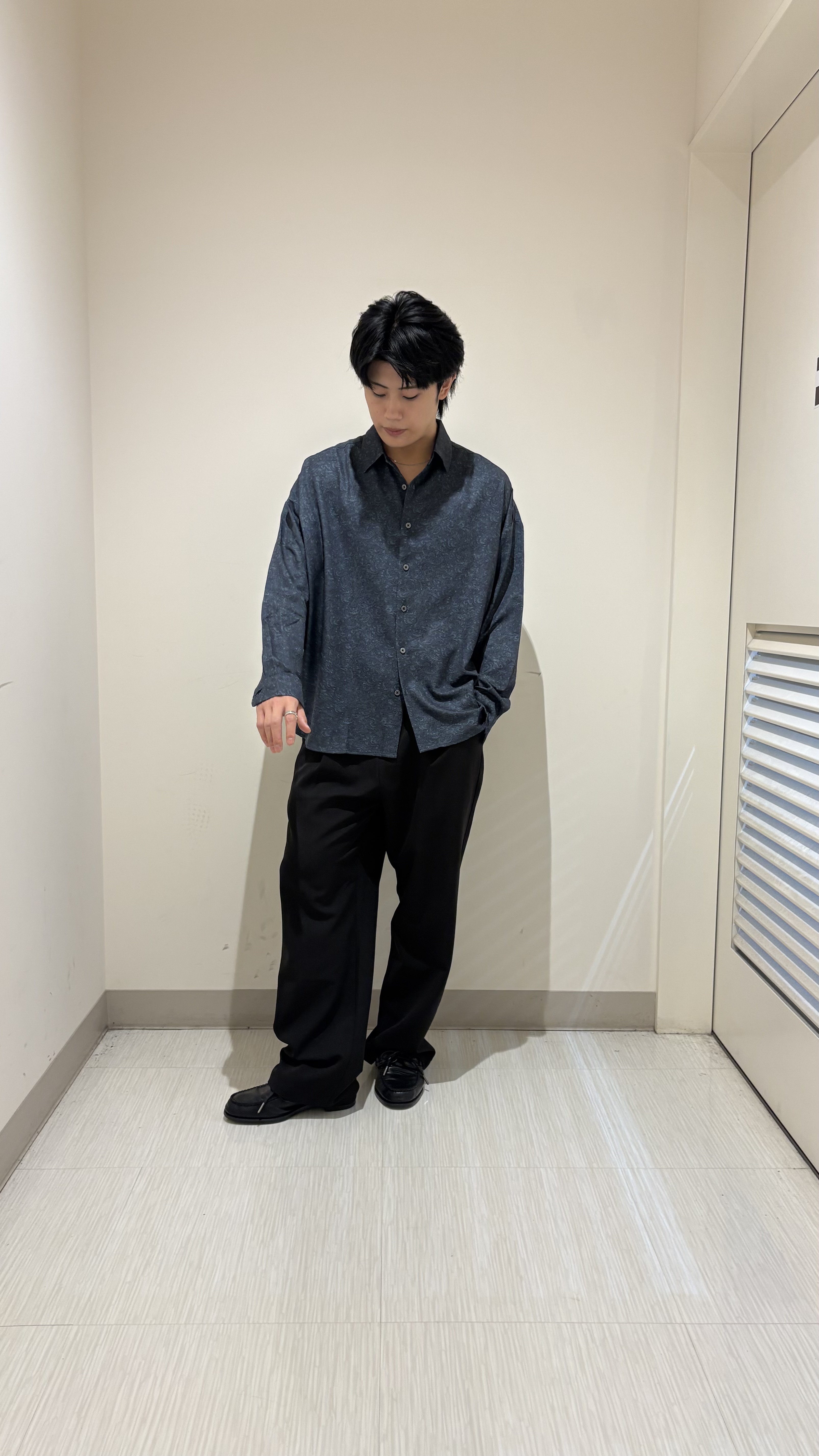辻一樹さんの「tk.TAKEO KIKUCHI｜ペイズリーシャツ」を使ったコーディネート
