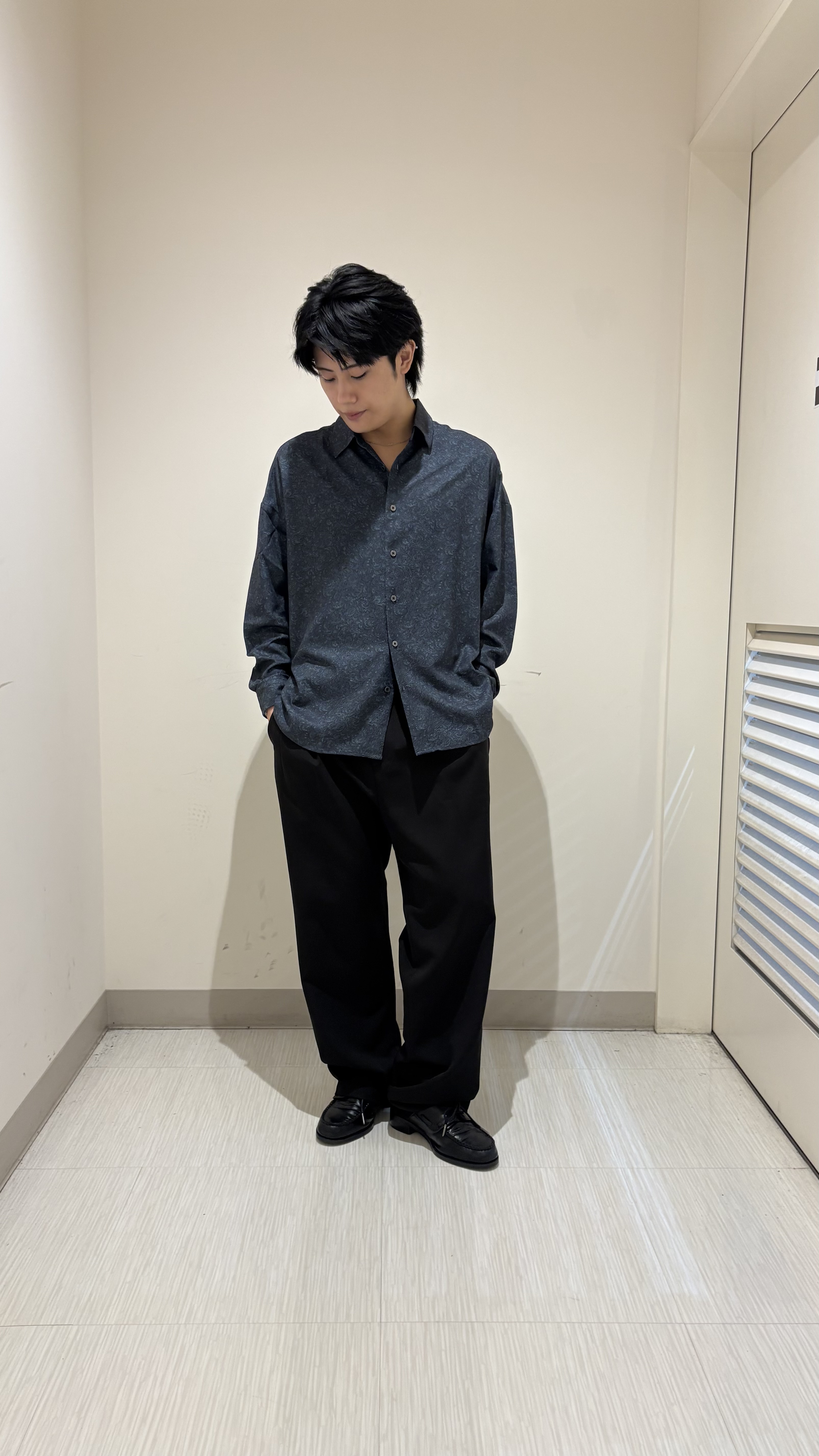 辻一樹さんの「tk.TAKEO KIKUCHI｜ペイズリーシャツ」を使ったコーディネート
