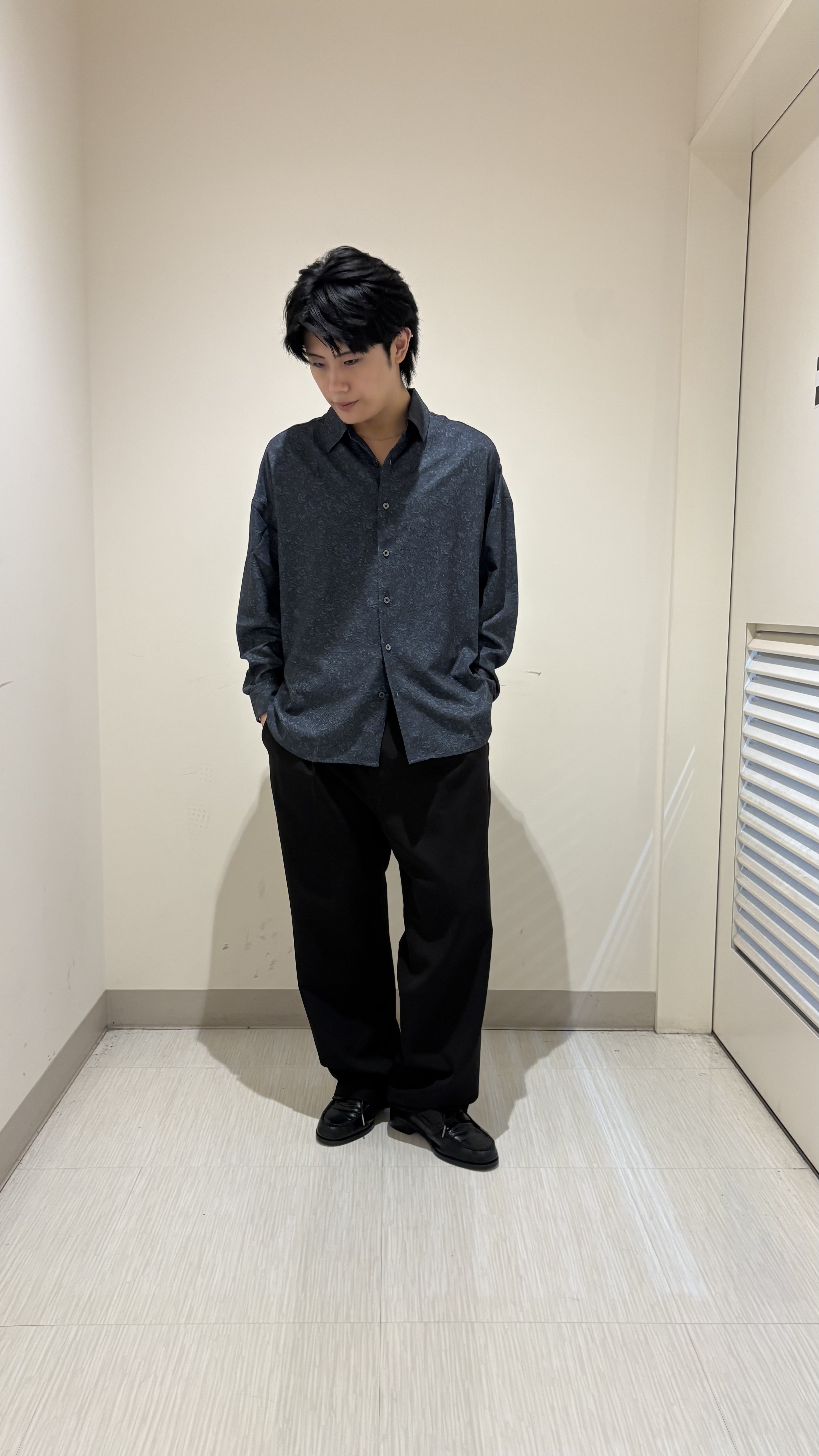 辻一樹さんの「tk.TAKEO KIKUCHI｜ペイズリーシャツ」を使ったコーディネート