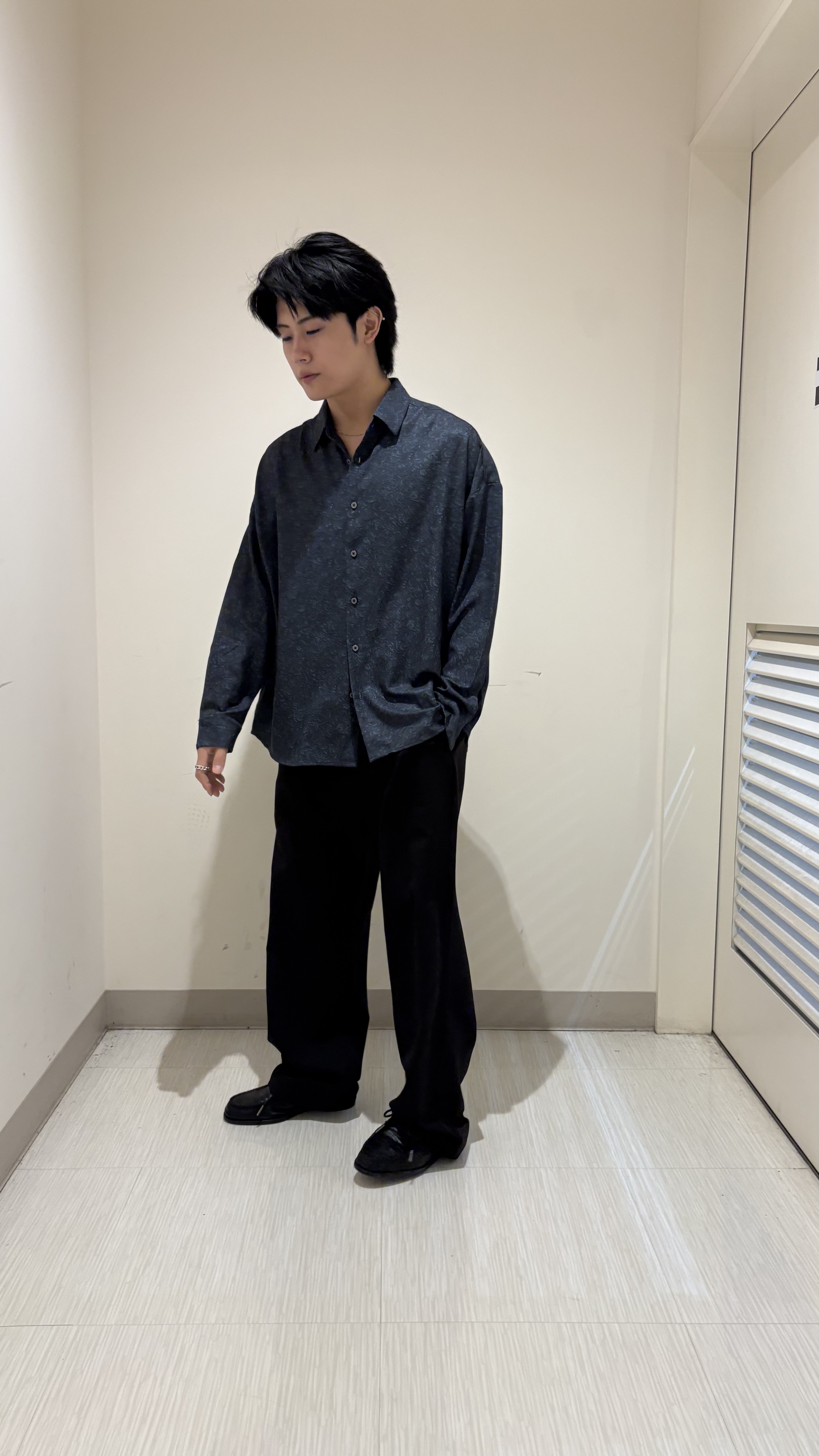 辻一樹さんの「tk.TAKEO KIKUCHI｜ペイズリーシャツ」を使ったコーディネート