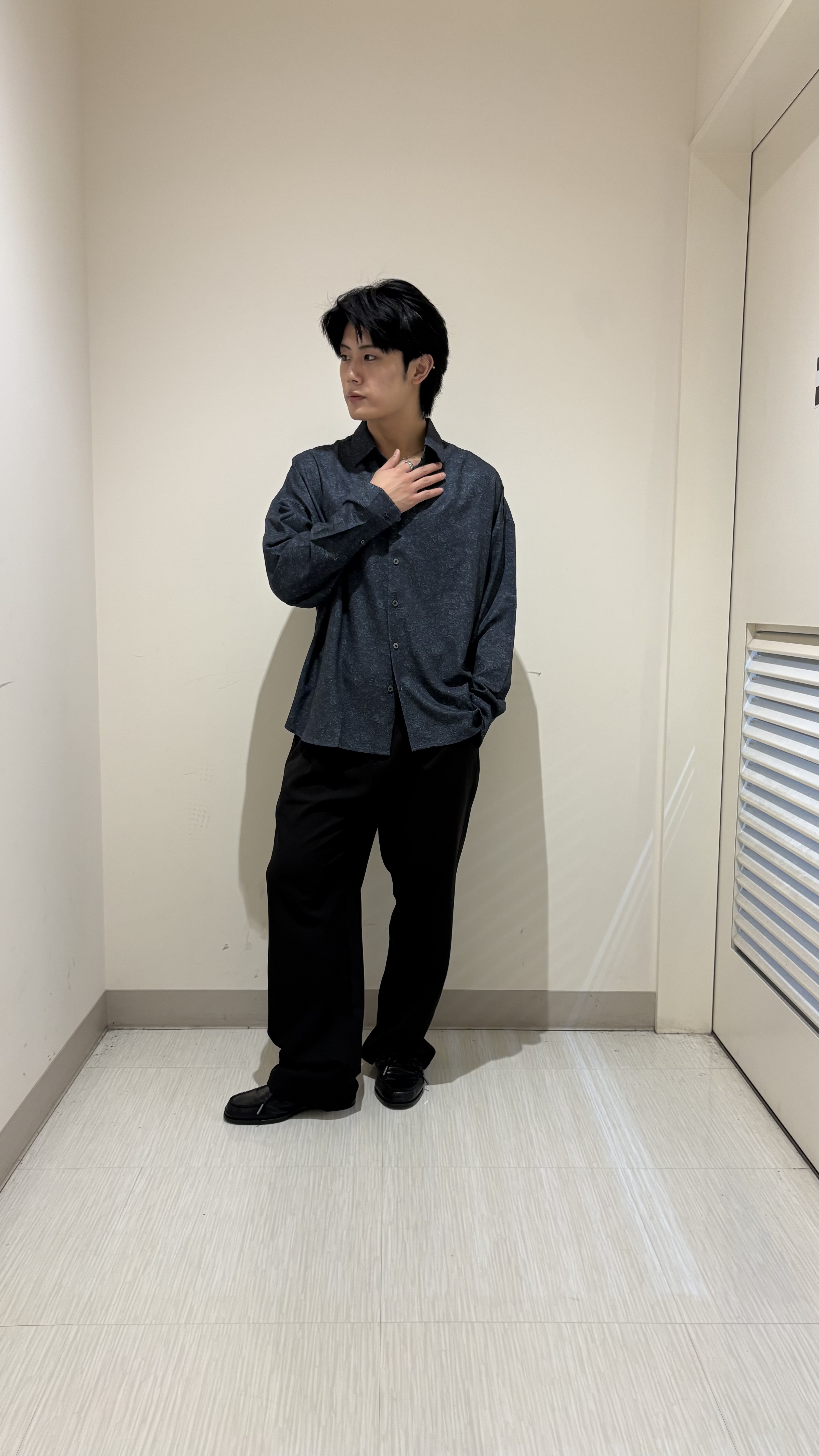 辻一樹さんの「tk.TAKEO KIKUCHI｜ペイズリーシャツ」を使ったコーディネート
