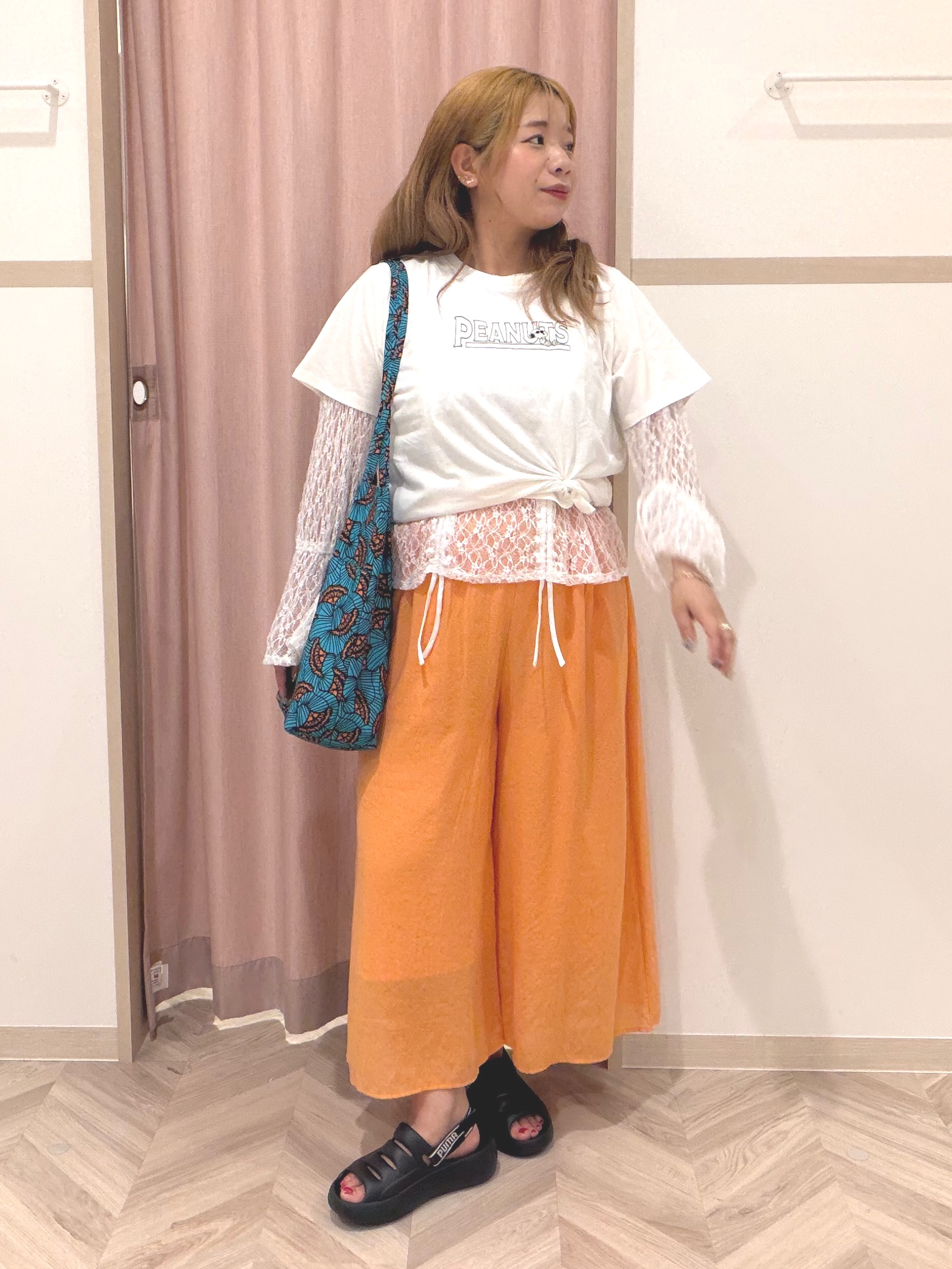 まちゃんなちゃんさんの「SHOO･LA･RUE｜レースで華やかに映える 旬な透け感の レースシャーリングトップス」を使ったコーディネート
