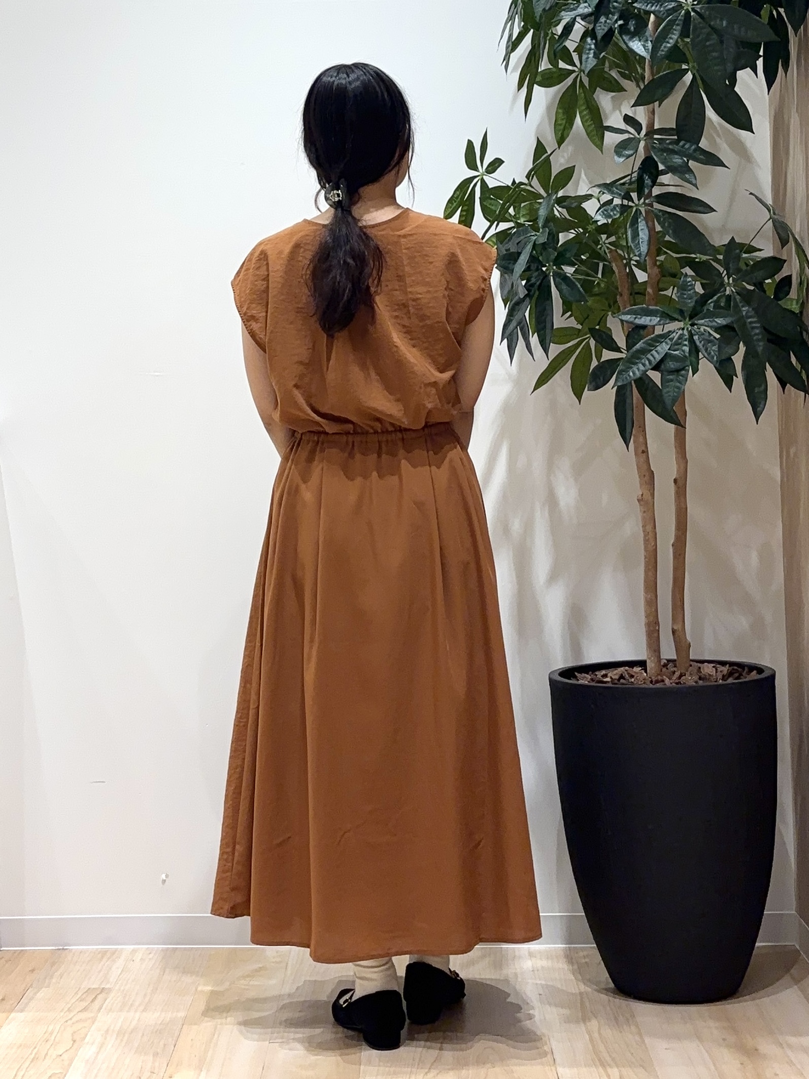 miraiさんの「grove｜シャーリングキャミレイヤードワンピース」を使ったコーディネート