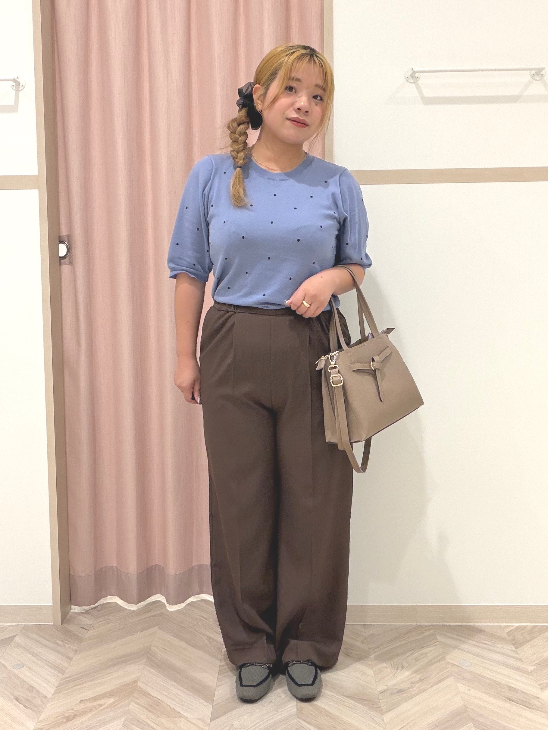 まちゃんなちゃんさんの「SHOO･LA･RUE｜【ひんやり/S-LL】大人フェミニン ドット刺繍ニット」を使ったコーディネート