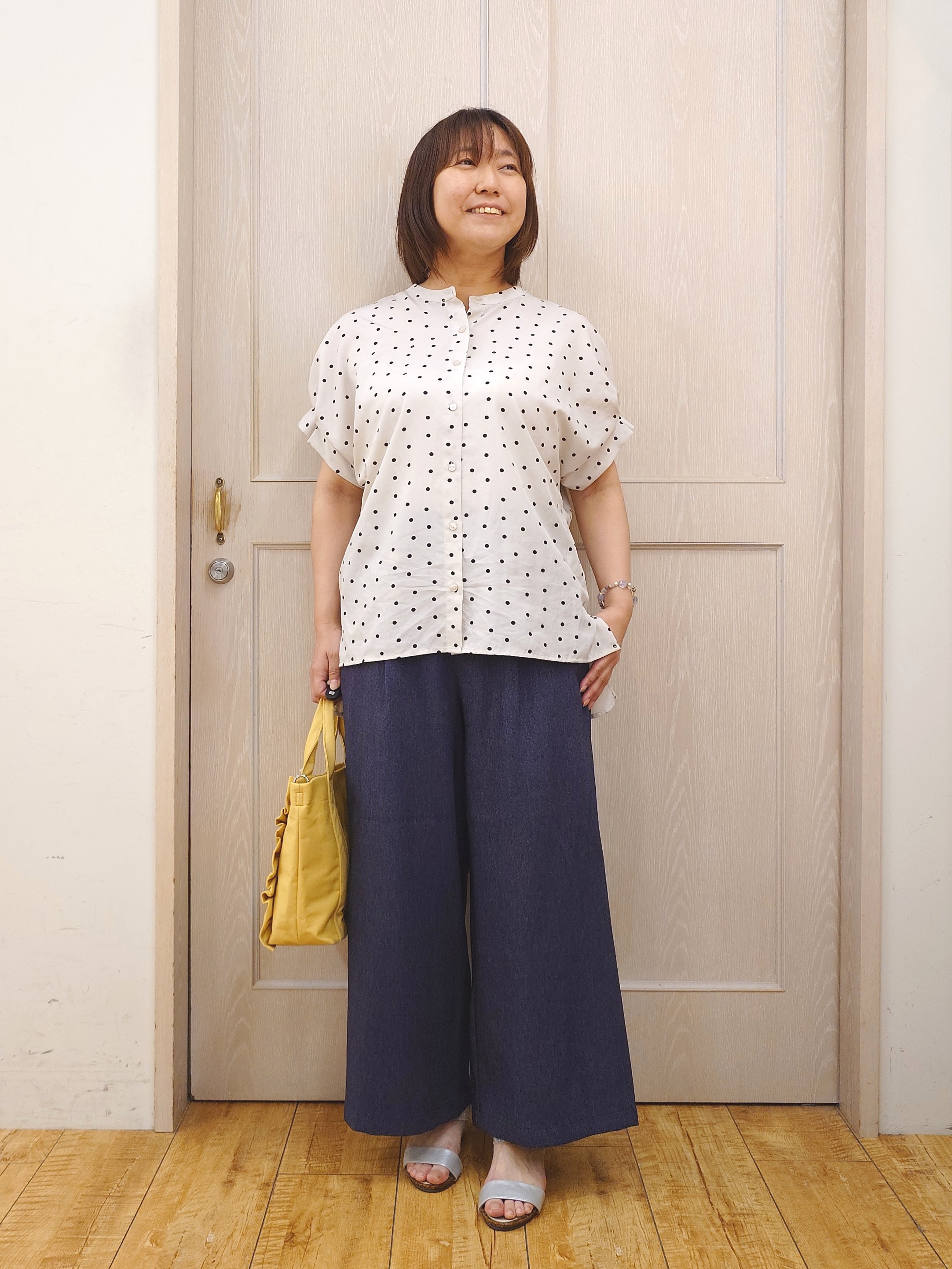 とろろさんの「SHOO･LA･RUE｜【洗濯機可／洗濯後しわになりにくい】大人の甘さをプラスする ドット柄袖タックブラウス」を使ったコーディネート