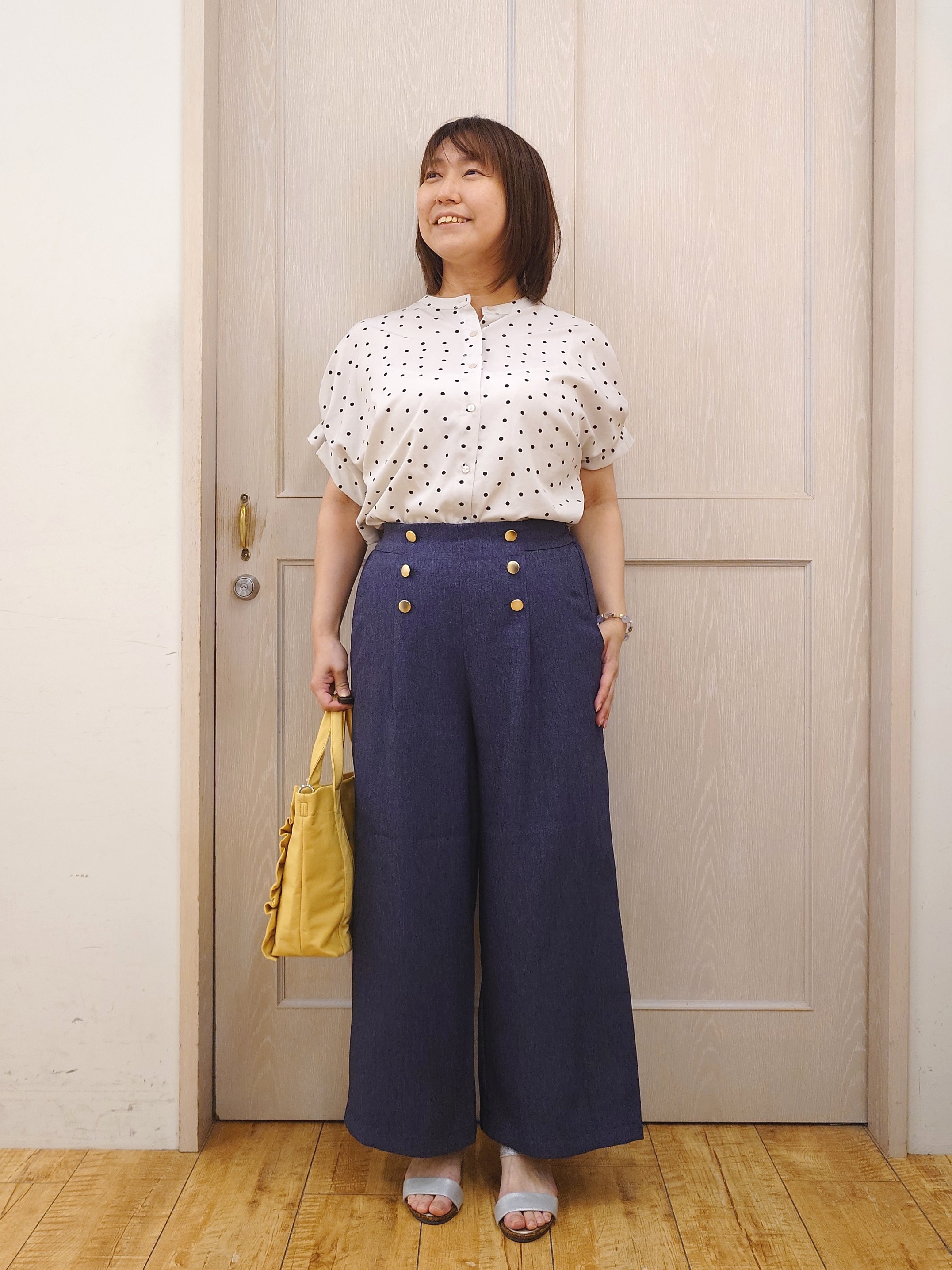 とろろさんの「SHOO･LA･RUE｜【洗濯機可／洗濯後しわになりにくい】大人の甘さをプラスする ドット柄袖タックブラウス」を使ったコーディネート