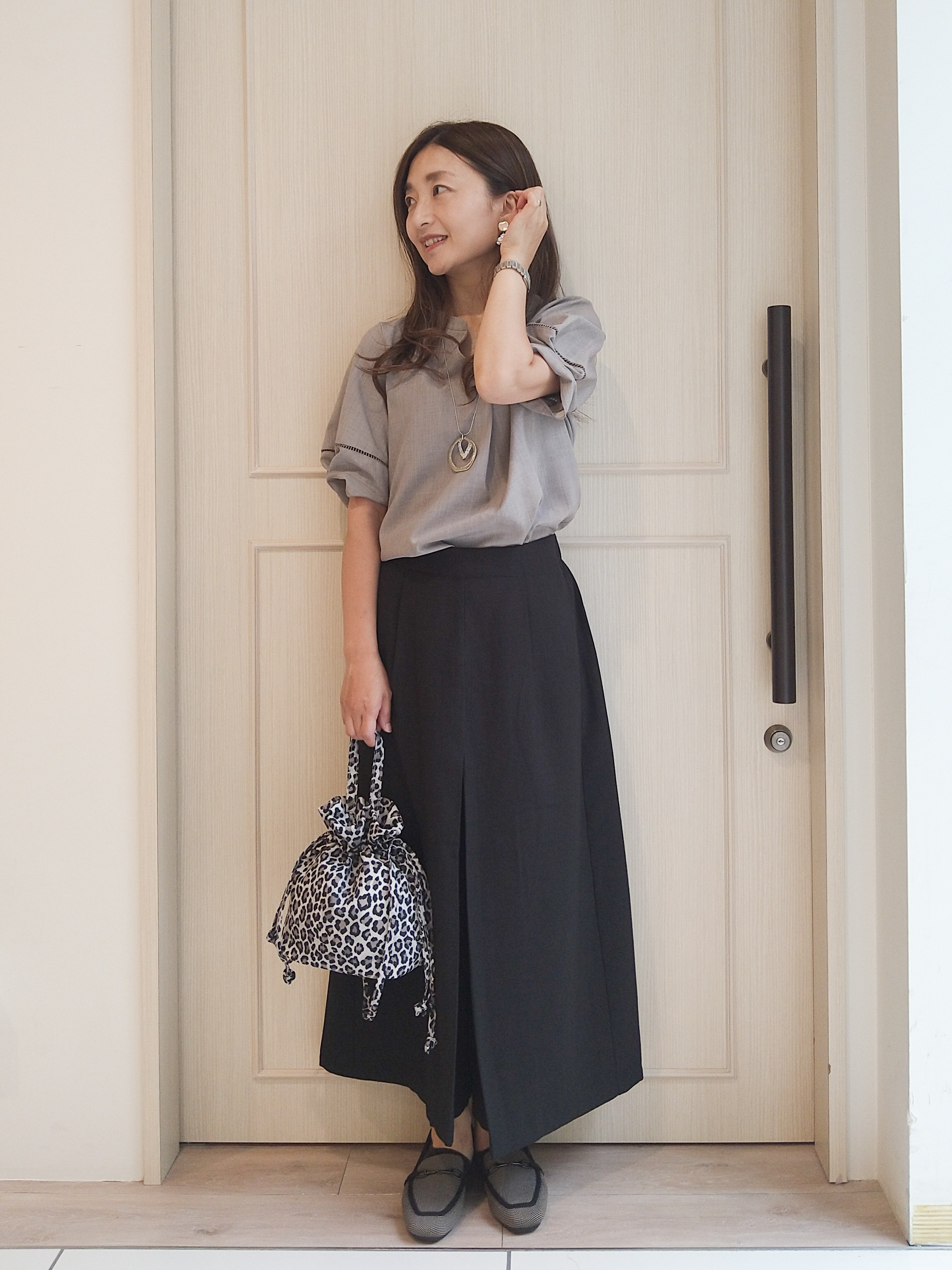 mi-saさんの「SHOO･LA･RUE｜【洗濯後しわになりにくい/インせずきまる】お袖のハシゴレースで涼やかに 麻調スキッパーブラウス」を使ったコーディネート