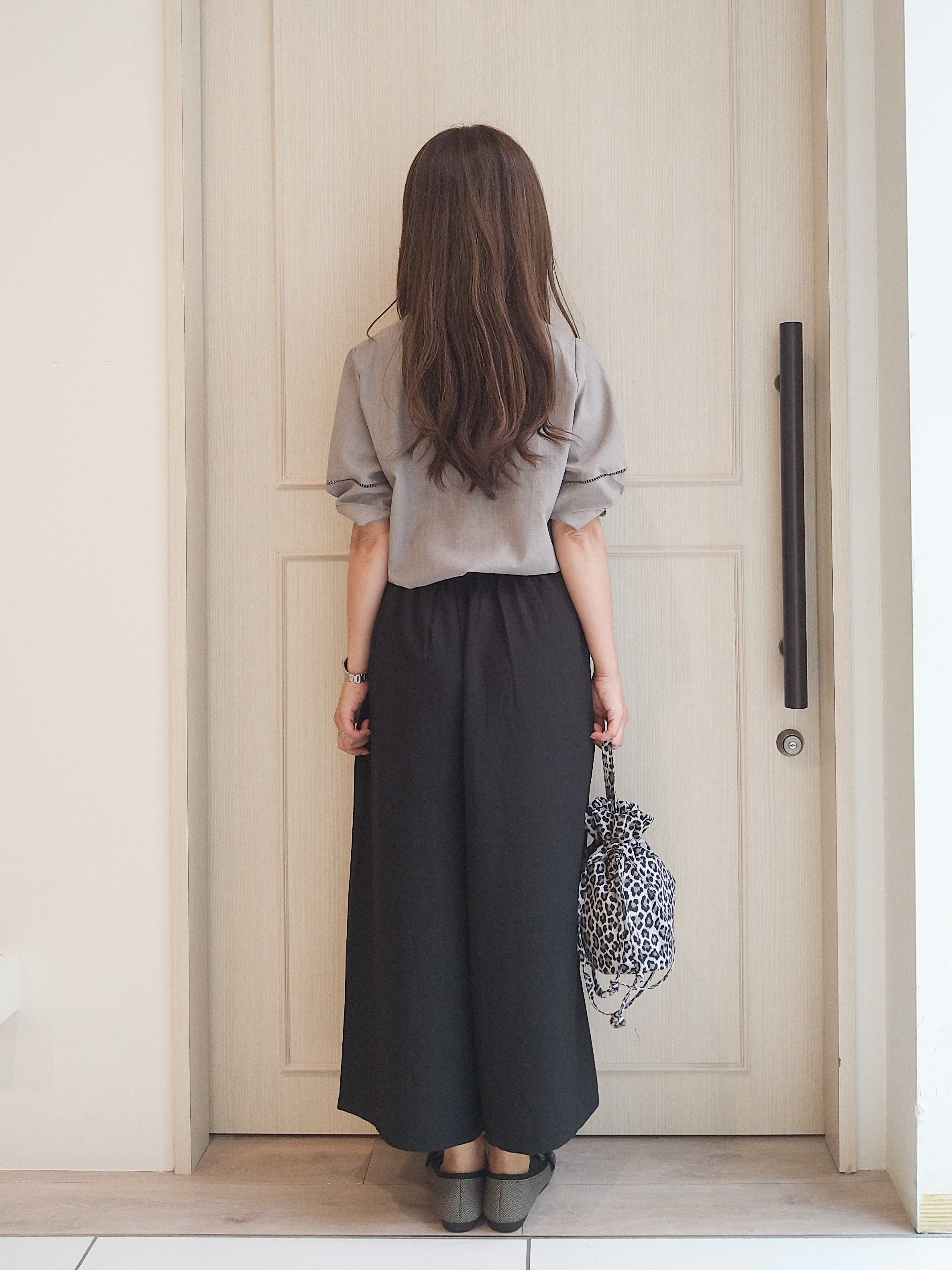 mi-saさんの「SHOO･LA･RUE｜【洗濯後しわになりにくい/インせずきまる】お袖のハシゴレースで涼やかに 麻調スキッパーブラウス」を使ったコーディネート